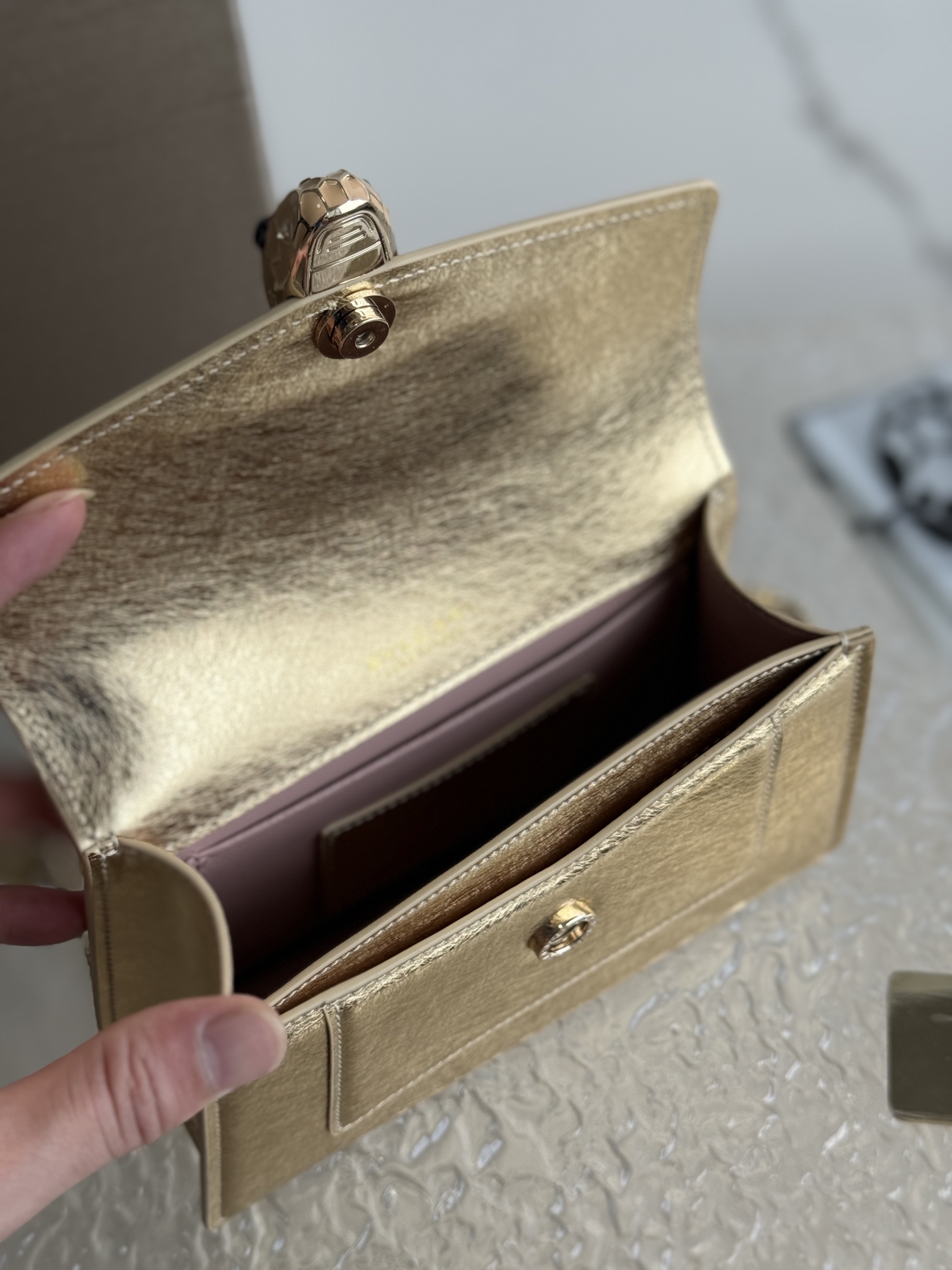 [TOP] BVLGARI Serpenti Forever Crossbody Bag 19 X 11 X 6 cm - Gold