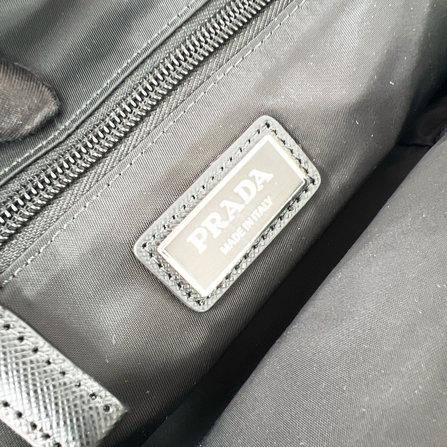 [TOP] PRADA Re-Nylon and Saffiano Leather Backpack 20x27x8cm - Black