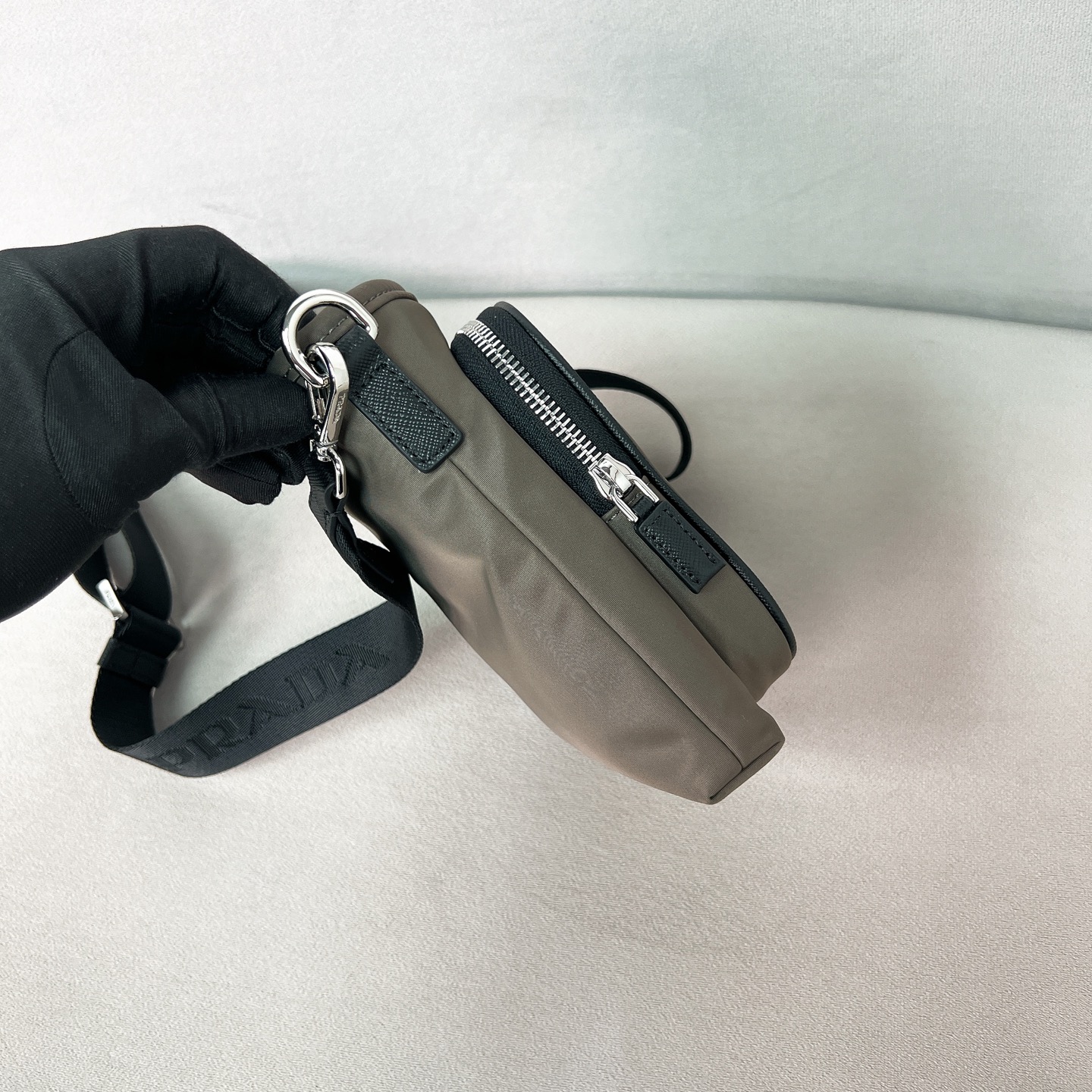 [TOP] PRADA Mobile Phone Bag Re-Nylon 13x18cm - Gray