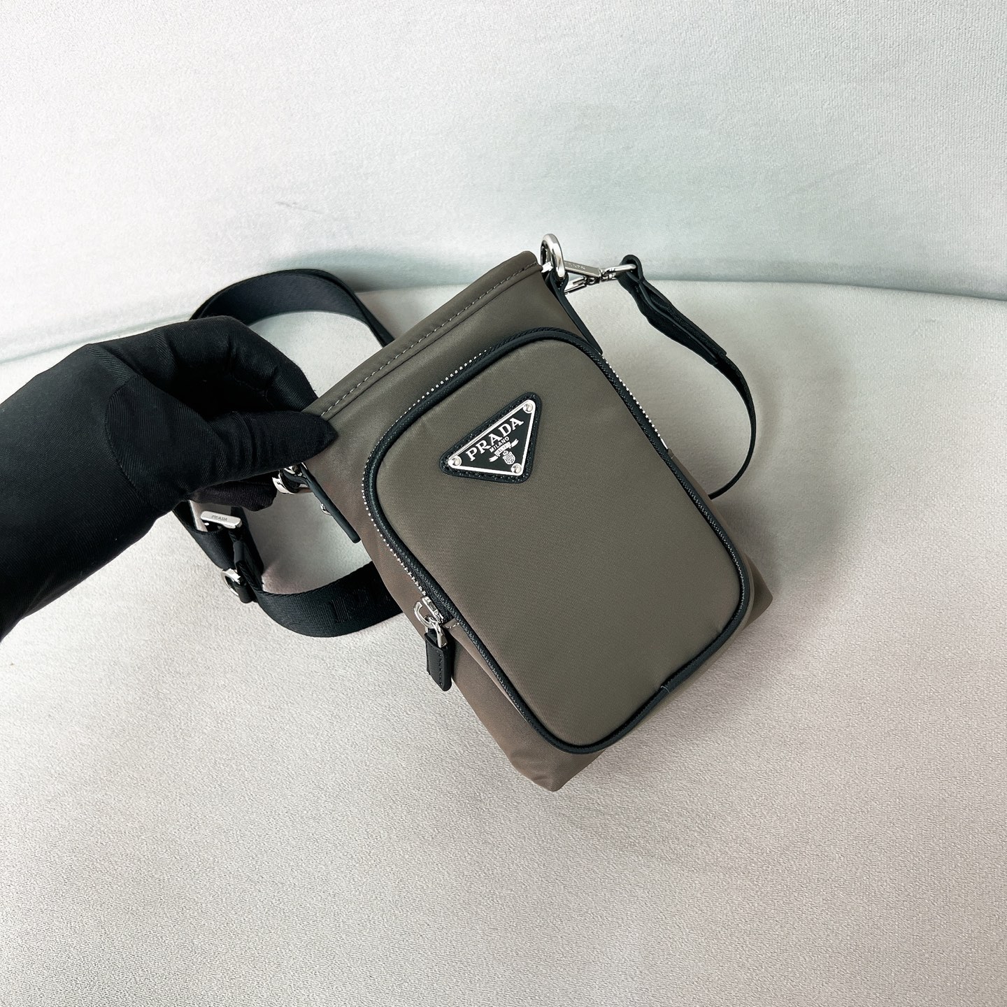 [TOP] PRADA Mobile Phone Bag Re-Nylon 13x18cm - Gray