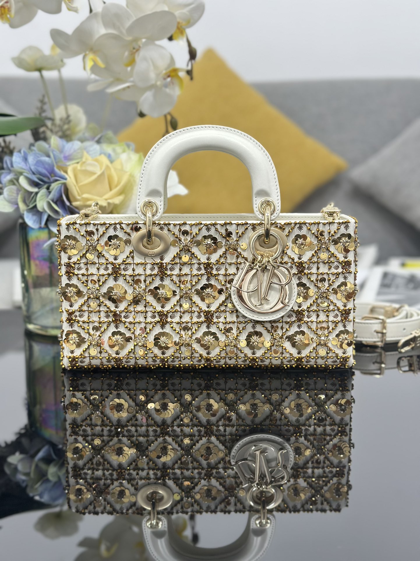 [TOP] Christian Dior Embroidery Beads Lady D-Joy Bag 26 x 13.5 x 5 cm - Gold