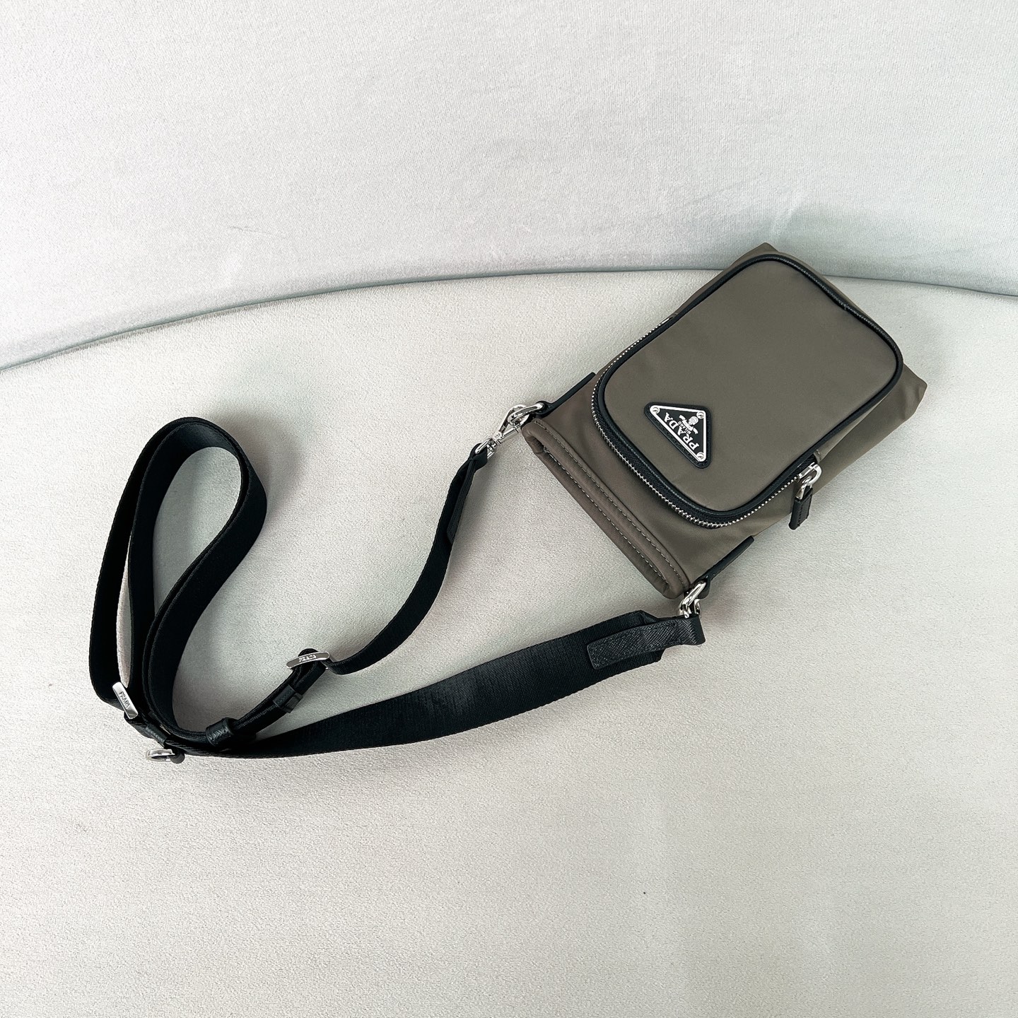 [TOP] PRADA Mobile Phone Bag Re-Nylon 13x18cm - Gray