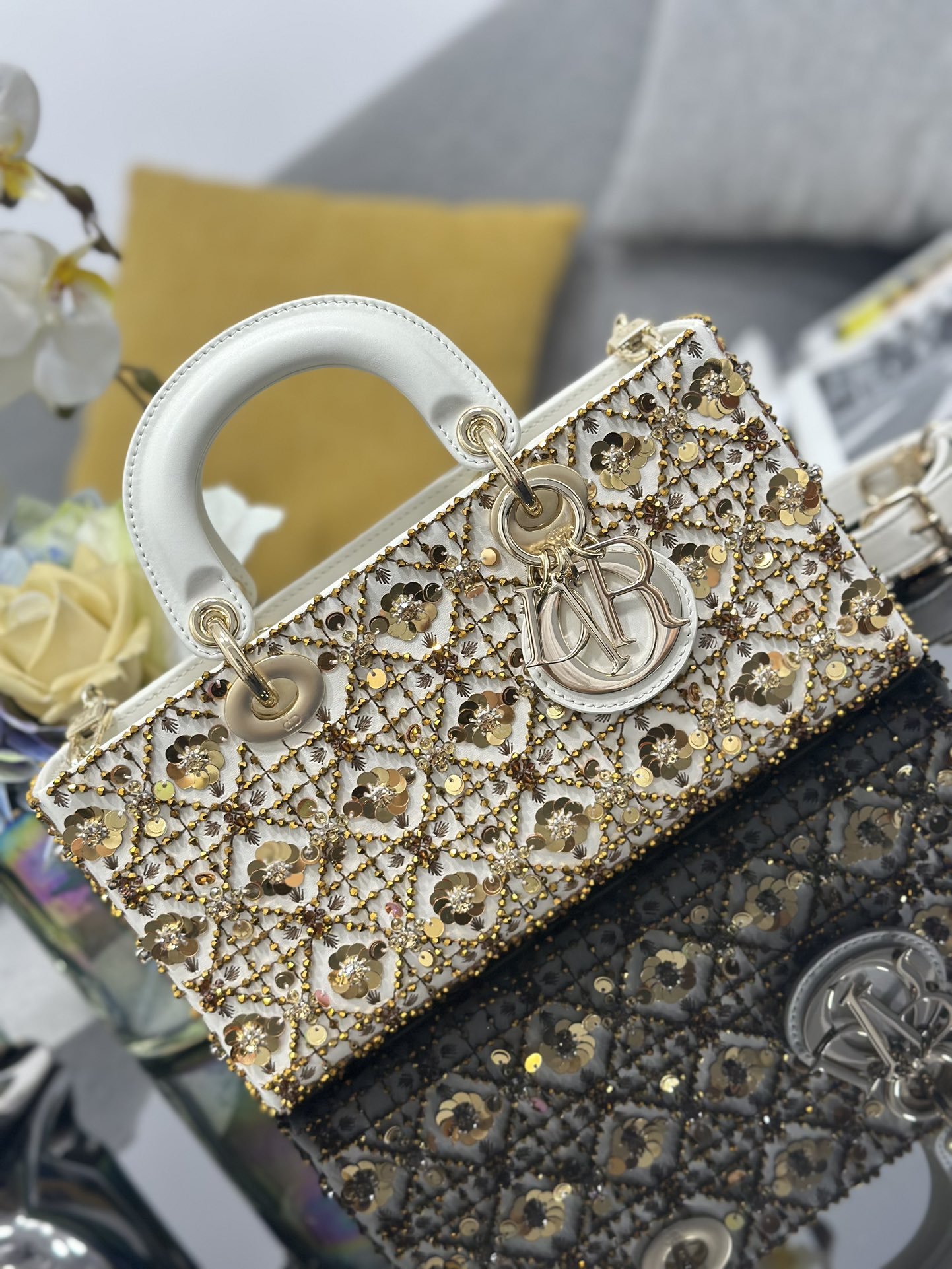 [TOP] Christian Dior Embroidery Beads Lady D-Joy Bag 26 x 13.5 x 5 cm - Gold
