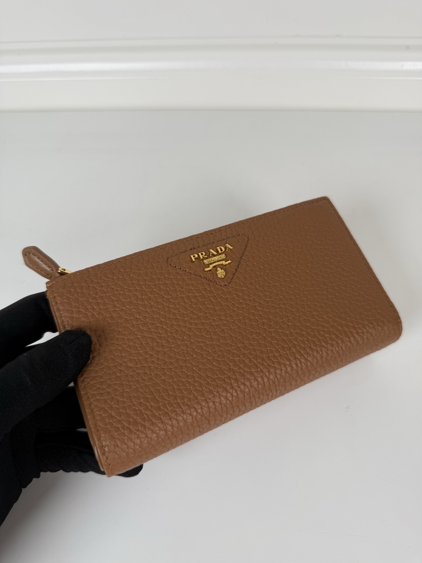 [TOP] PRADA Zipper Leather Wallet 16x9.5cm - 2 Color