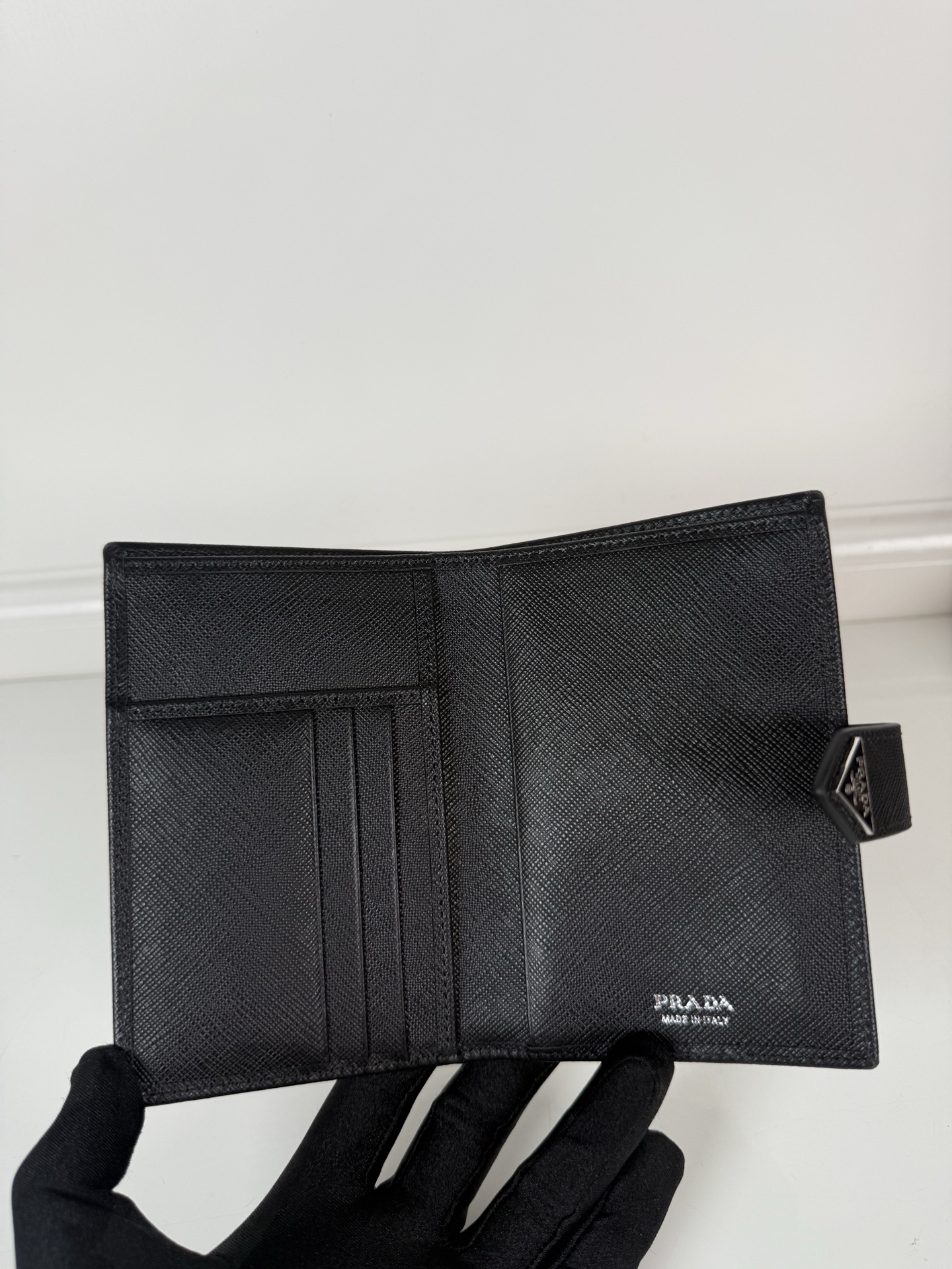 [TOP] PRADA Passport Holder 14x9.5cm - Black