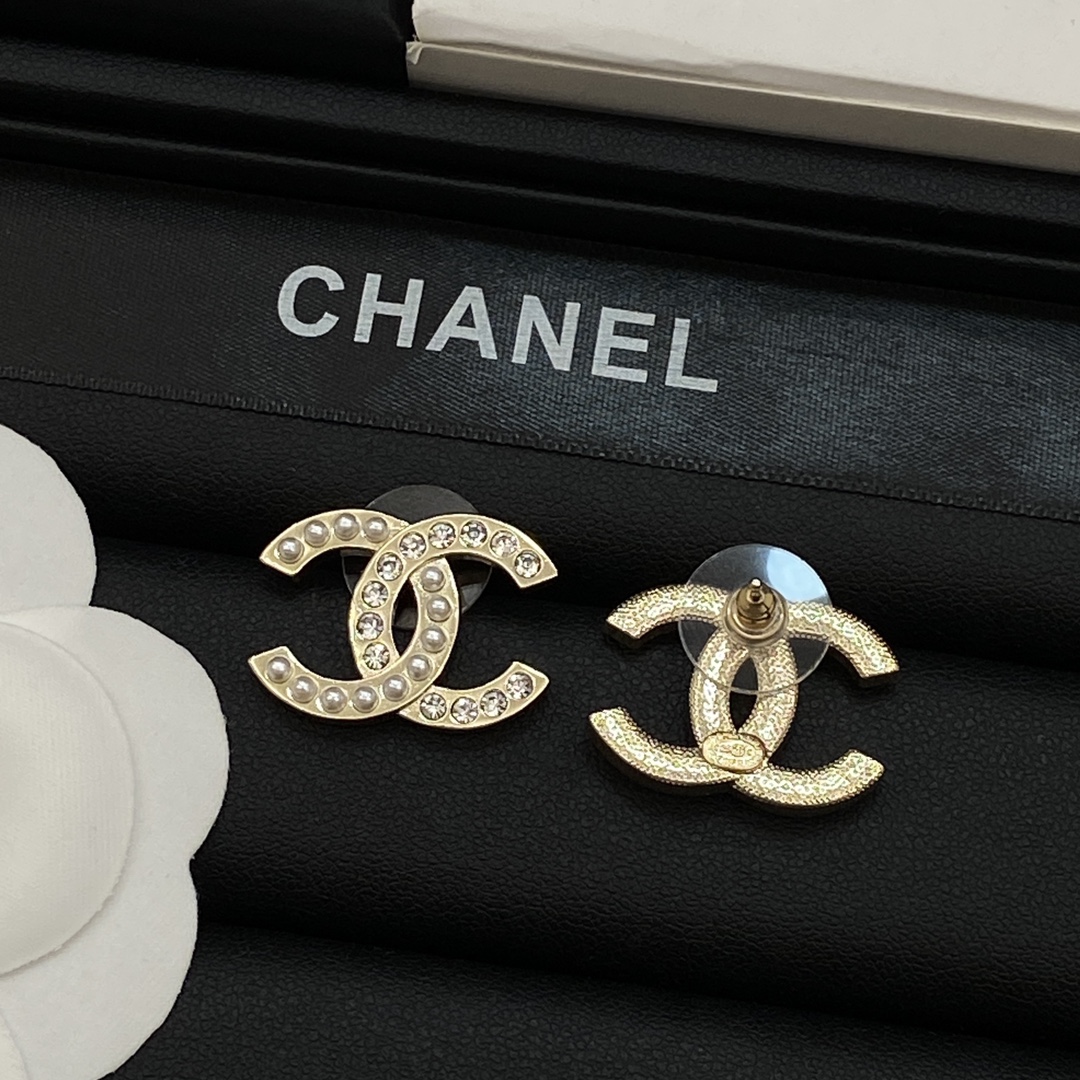 [TOP] CHANEL CC Brooch and Earrings Set - Gold