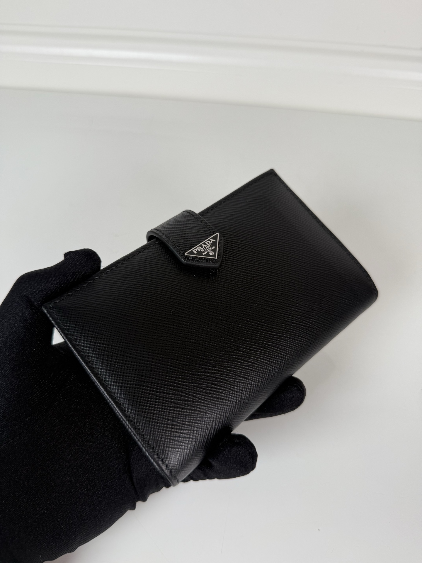 [TOP] PRADA Passport Holder 14x9.5cm - Black