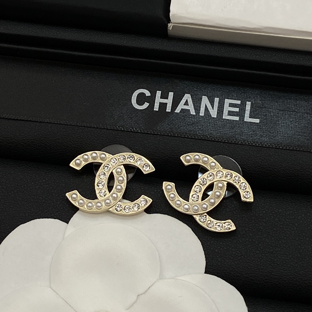 [TOP] CHANEL CC Brooch and Earrings Set - Gold