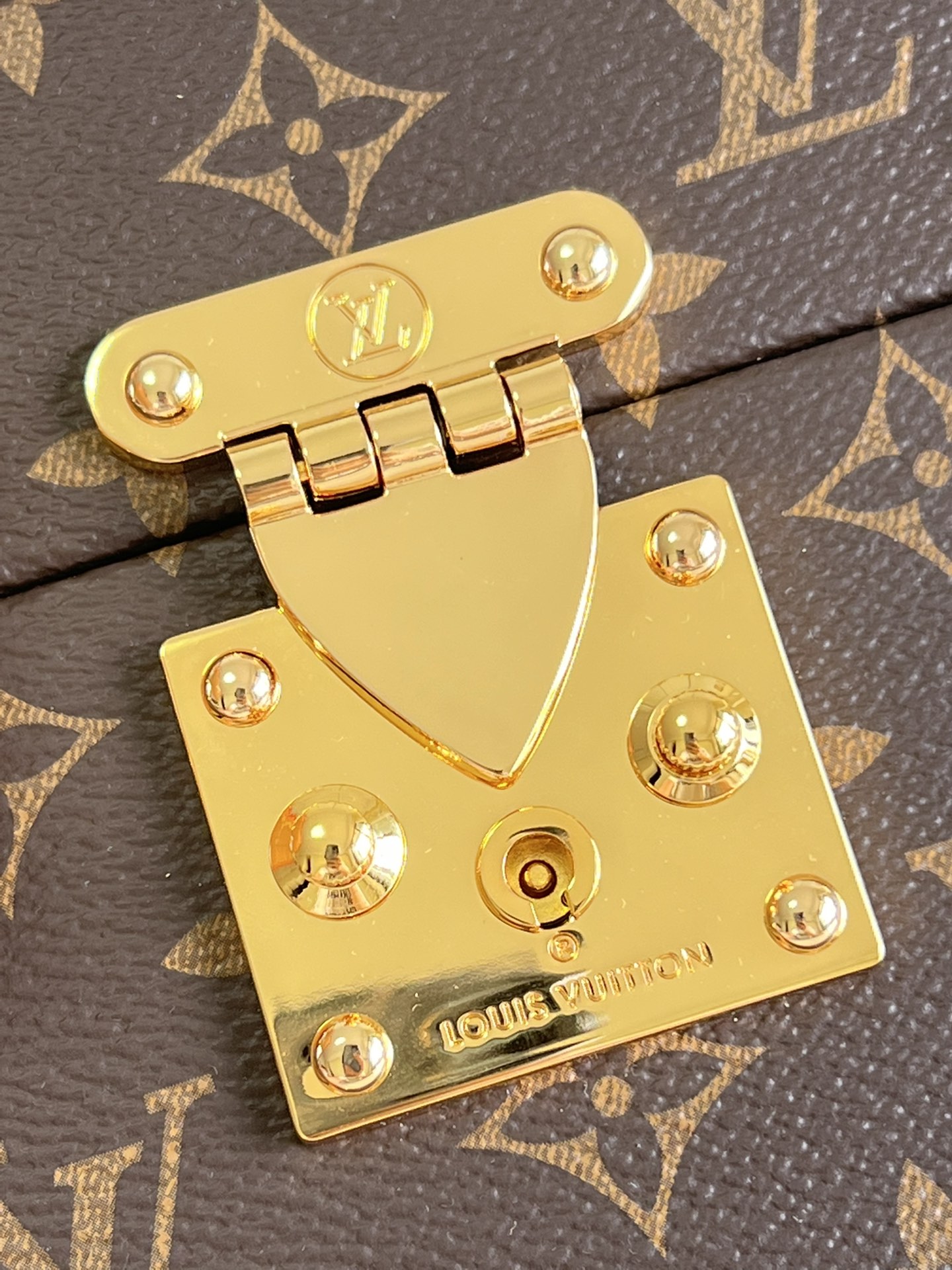 [TOP] Louis Vuitton LV Camera Box Monogram Vernis Leather 16x13x7.5cm - Brown