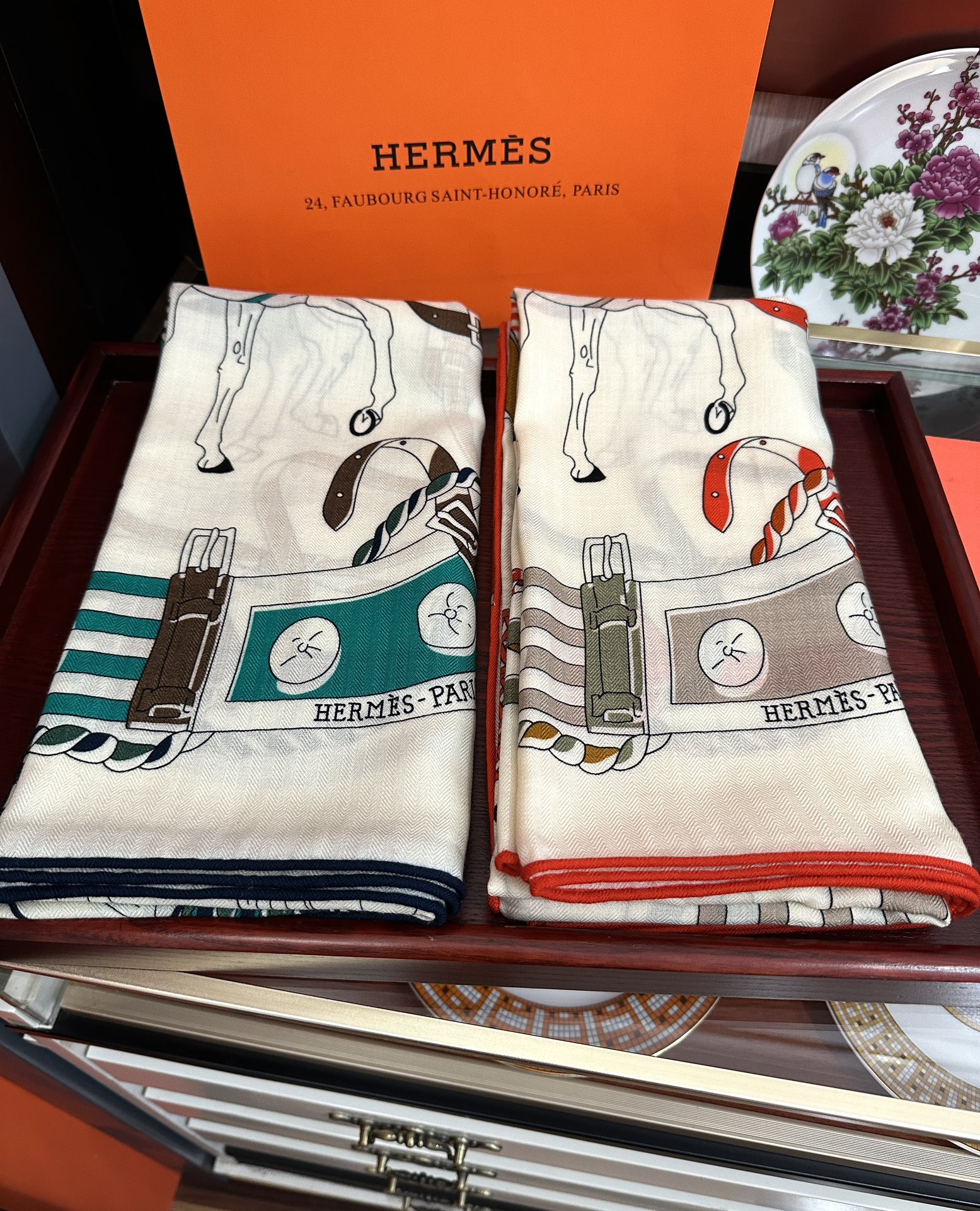 [TOP] HERMES 70% Cashmere + 30% Silk Scarf 140x140 cm - 2 Colors