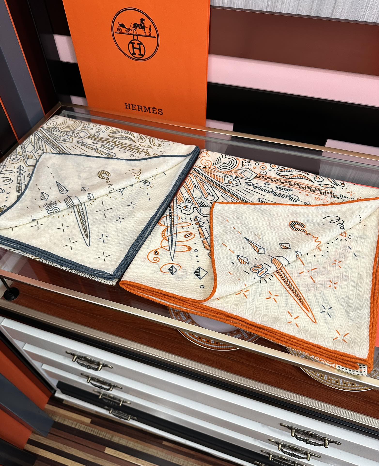 [TOP] HERMES 70% Cashmere + 30% Silk Scarf 140x140 cm - 2 Colors