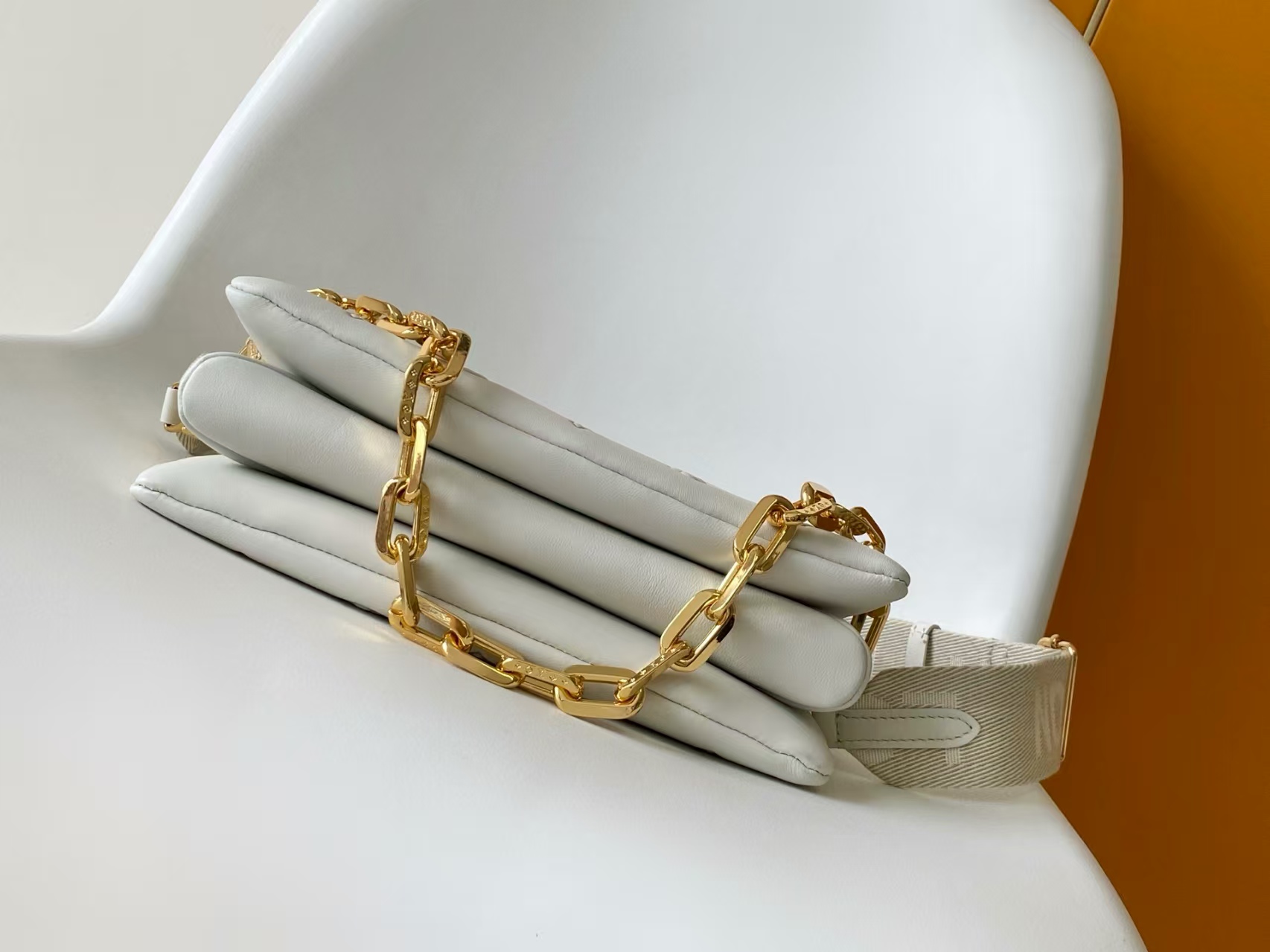 [TOP] Louis Vuitton LV Coussin Bag  26x20x12cm - Beige