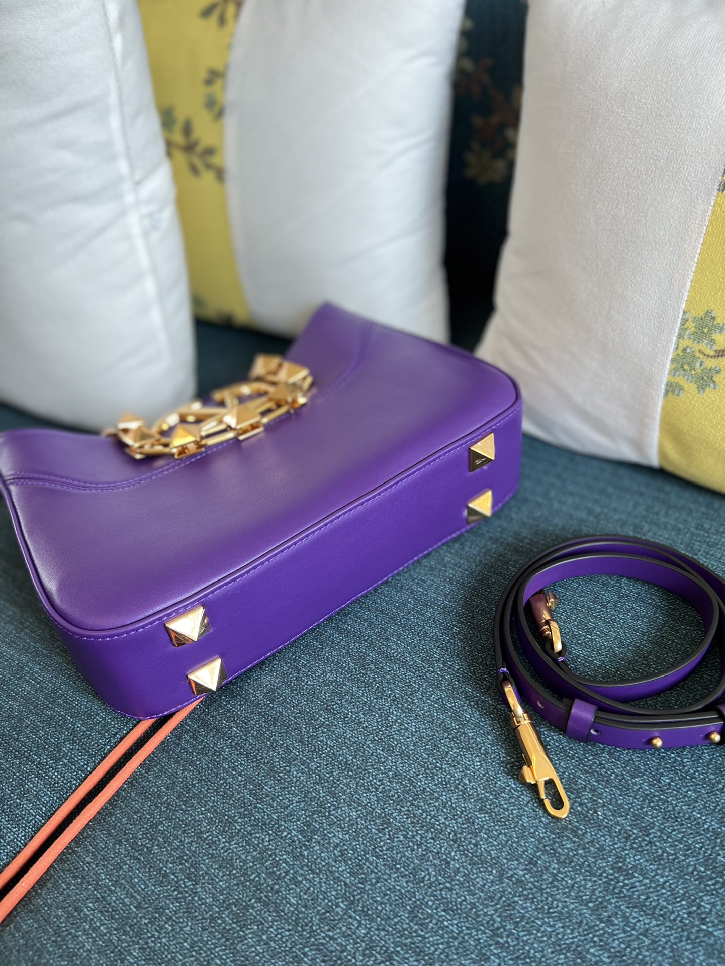 [TOP] VALENTINO Garavani Stud Sign  HOBO Bag 28 x  22 x 8 cm - Purple