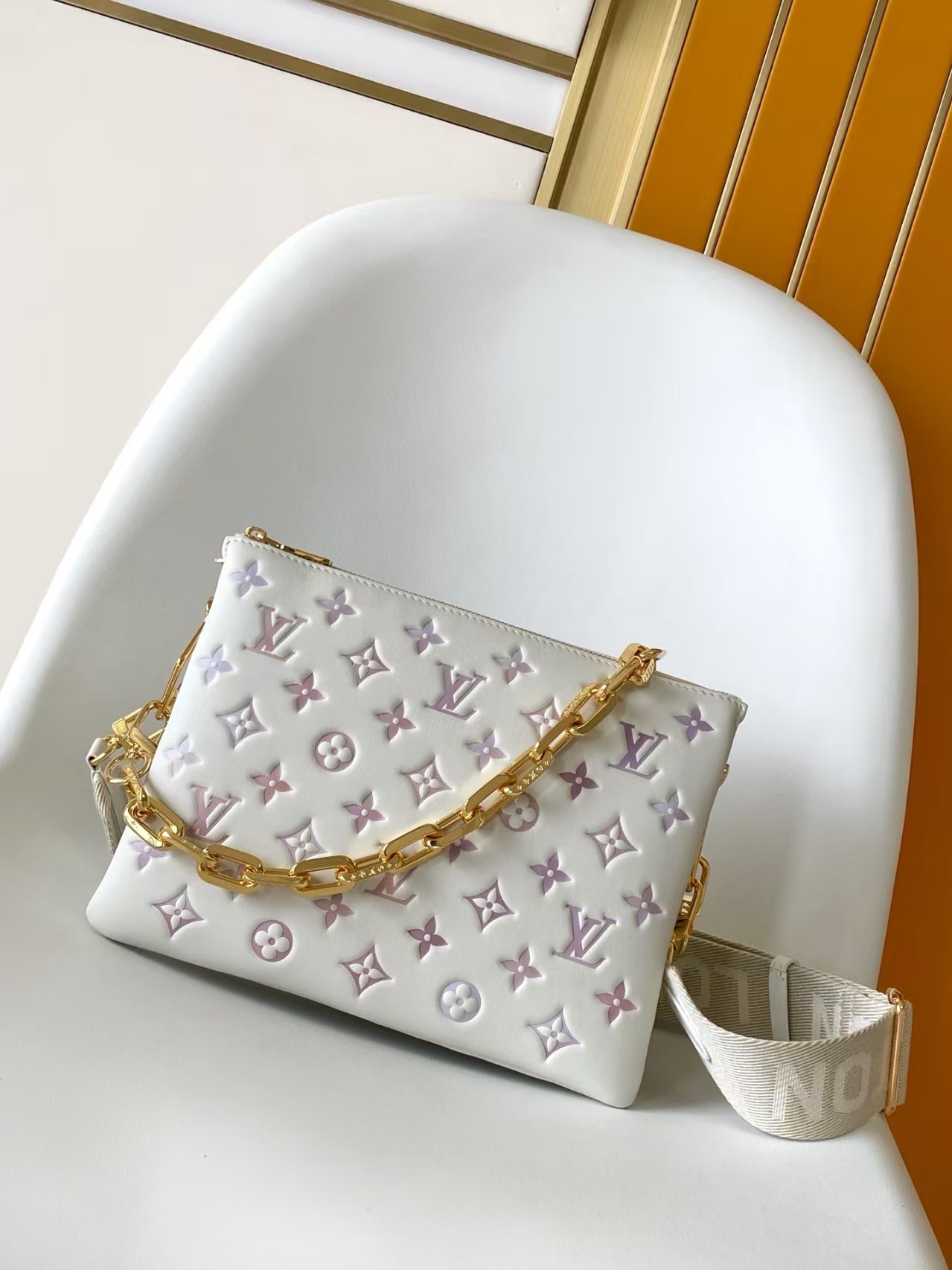 [TOP] Louis Vuitton LV Coussin Bag  26x20x12cm - Beige
