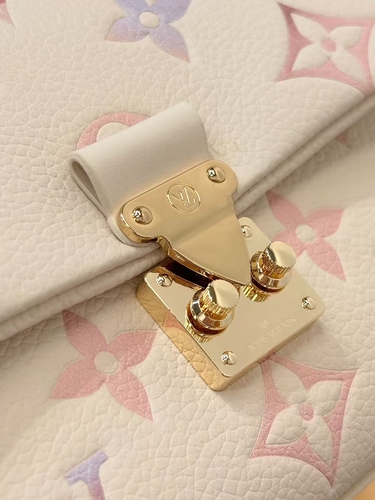 [TOP] Louis Vuitton LV Nano Madeleine Bag Monogram Empreinte Leather 21× 12.5 × 6cm - Beige