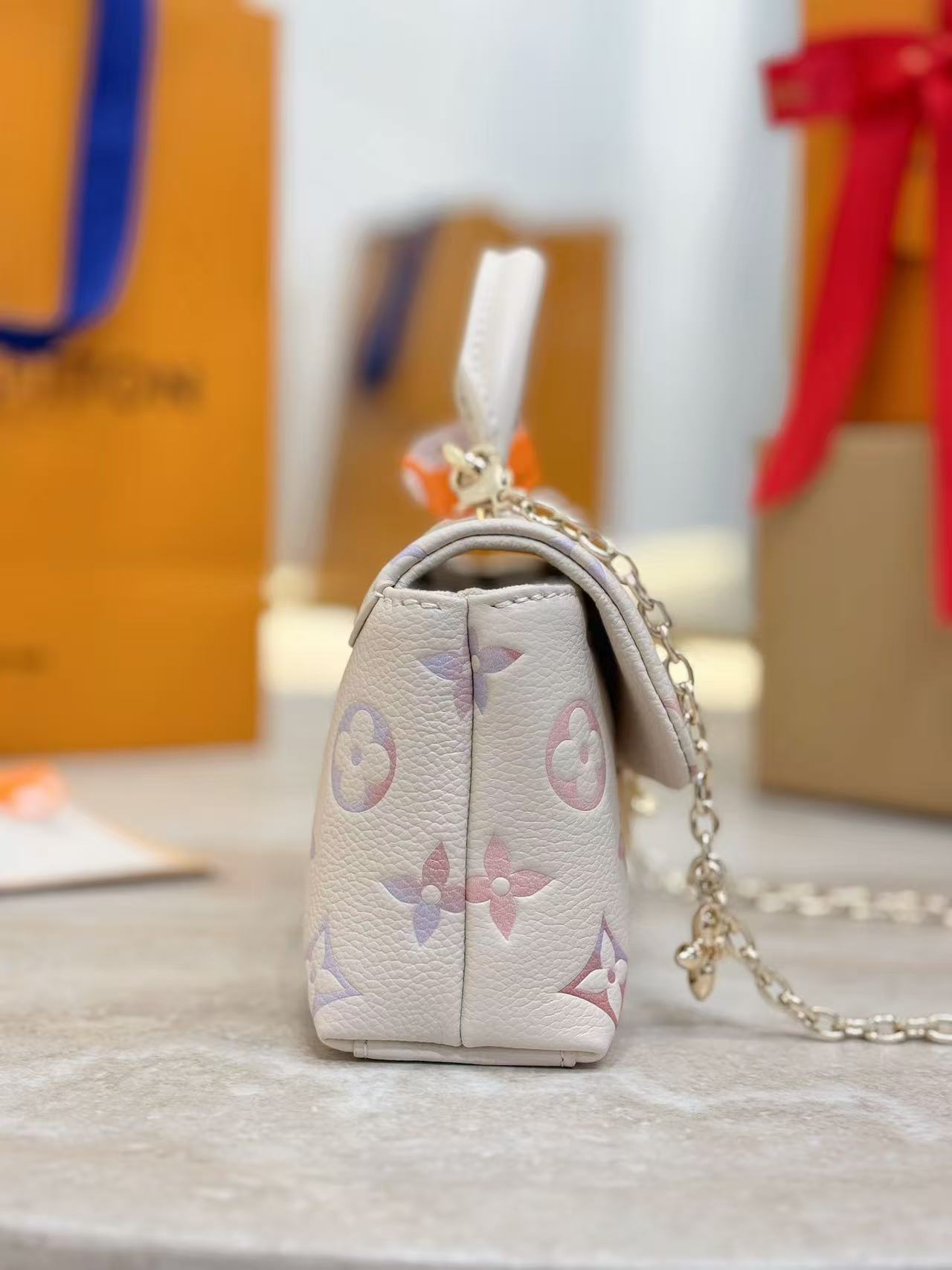 [TOP] Louis Vuitton LV Nano Madeleine Bag Monogram Empreinte Leather 21× 12.5 × 6cm - Beige