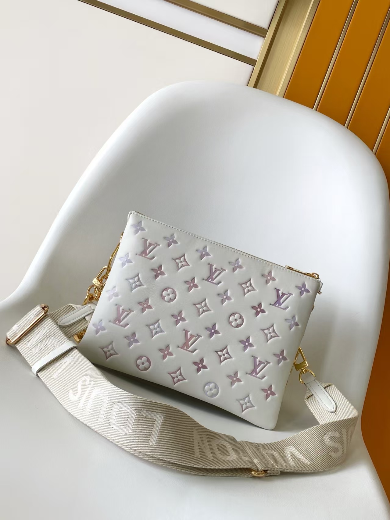 [TOP] Louis Vuitton LV Coussin Bag  26x20x12cm - Beige