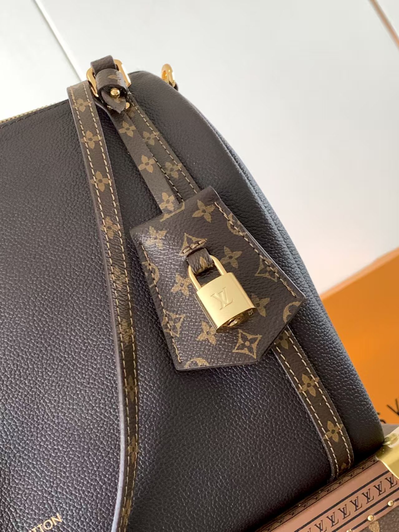 [TOP] Louis Vuitton LV Express Bag 24x18.5x36 cm - Black
