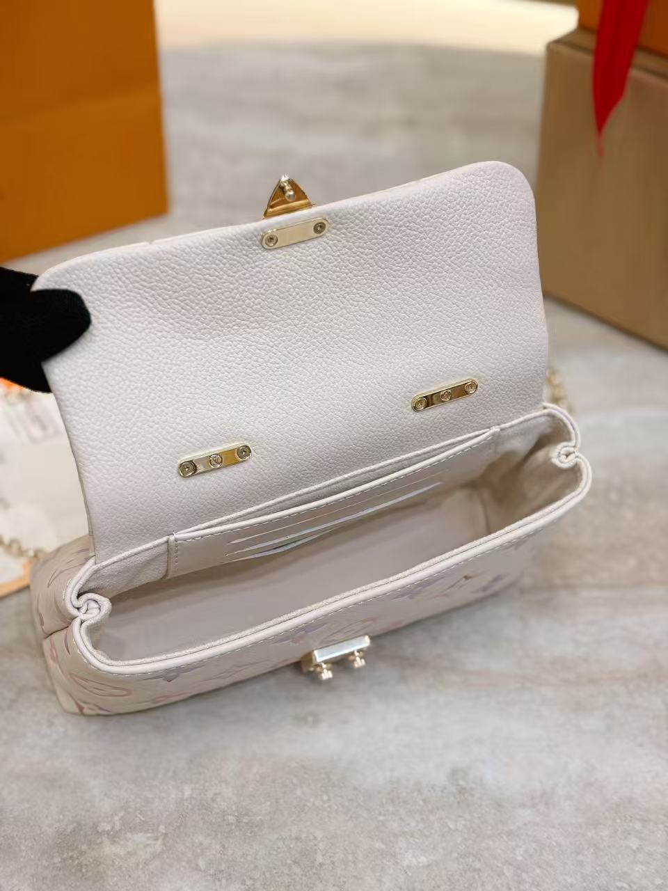 [TOP] Louis Vuitton LV Nano Madeleine Bag Monogram Empreinte Leather 21× 12.5 × 6cm - Beige