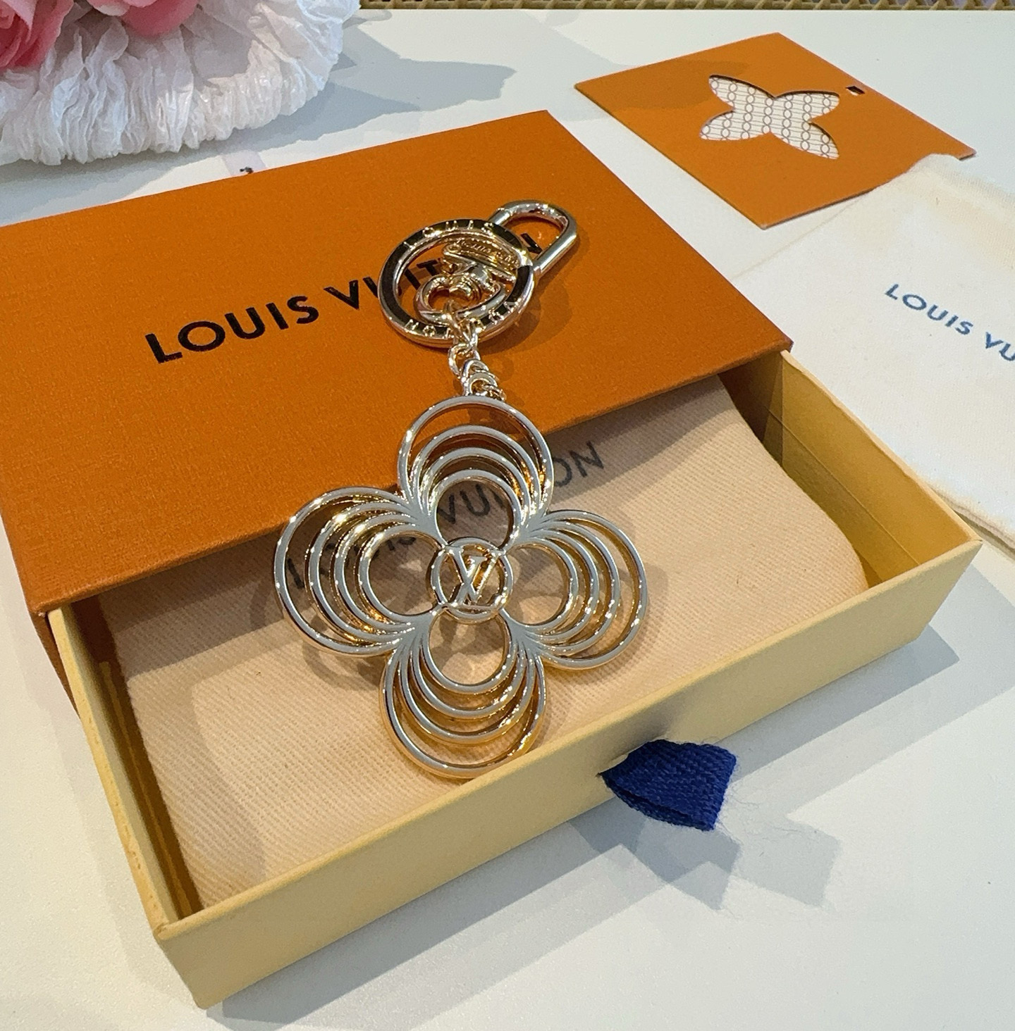 [TOP] Louis Vuitton LV  Key Chain-Gold