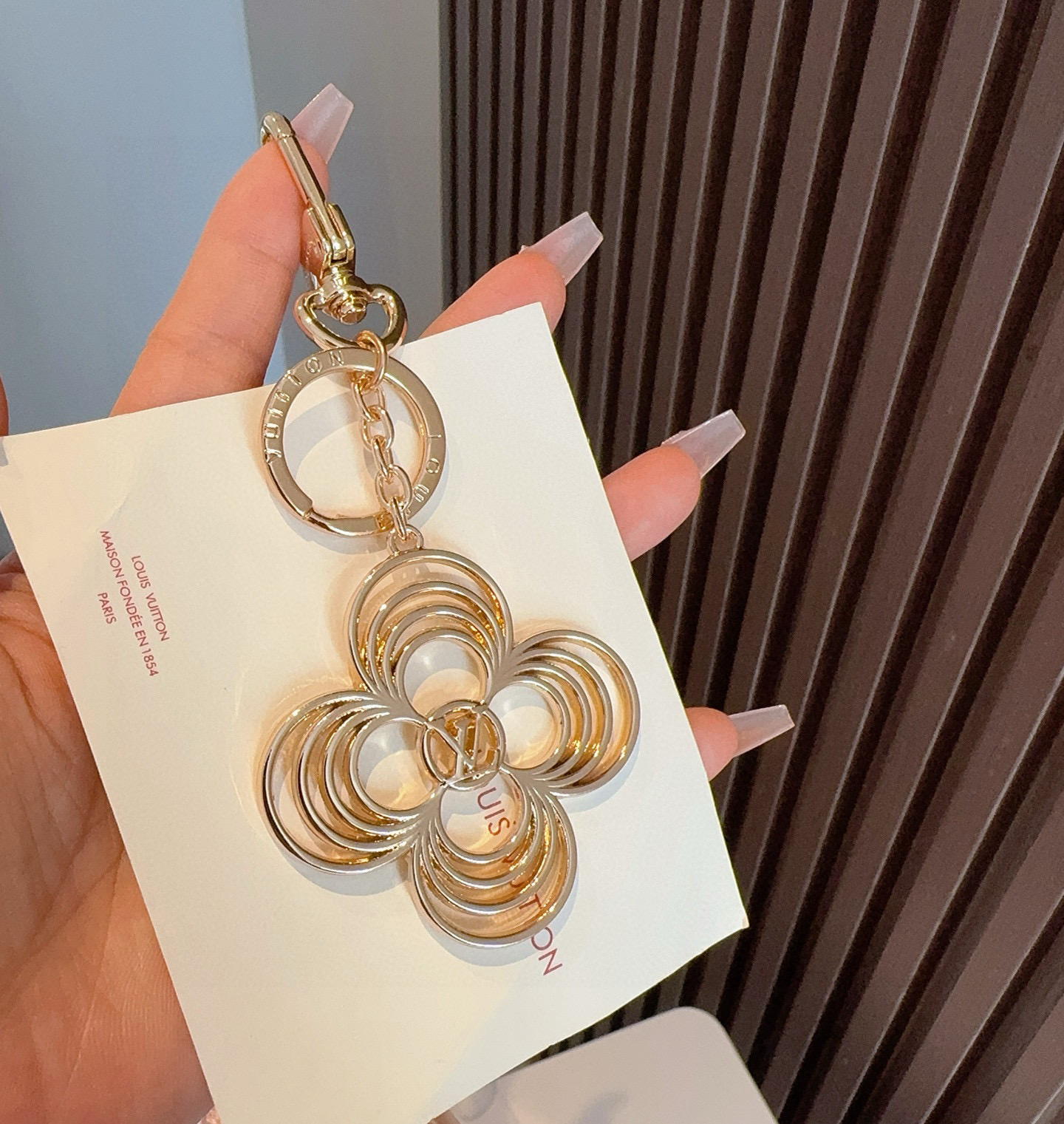 [TOP] Louis Vuitton LV  Key Chain-Gold