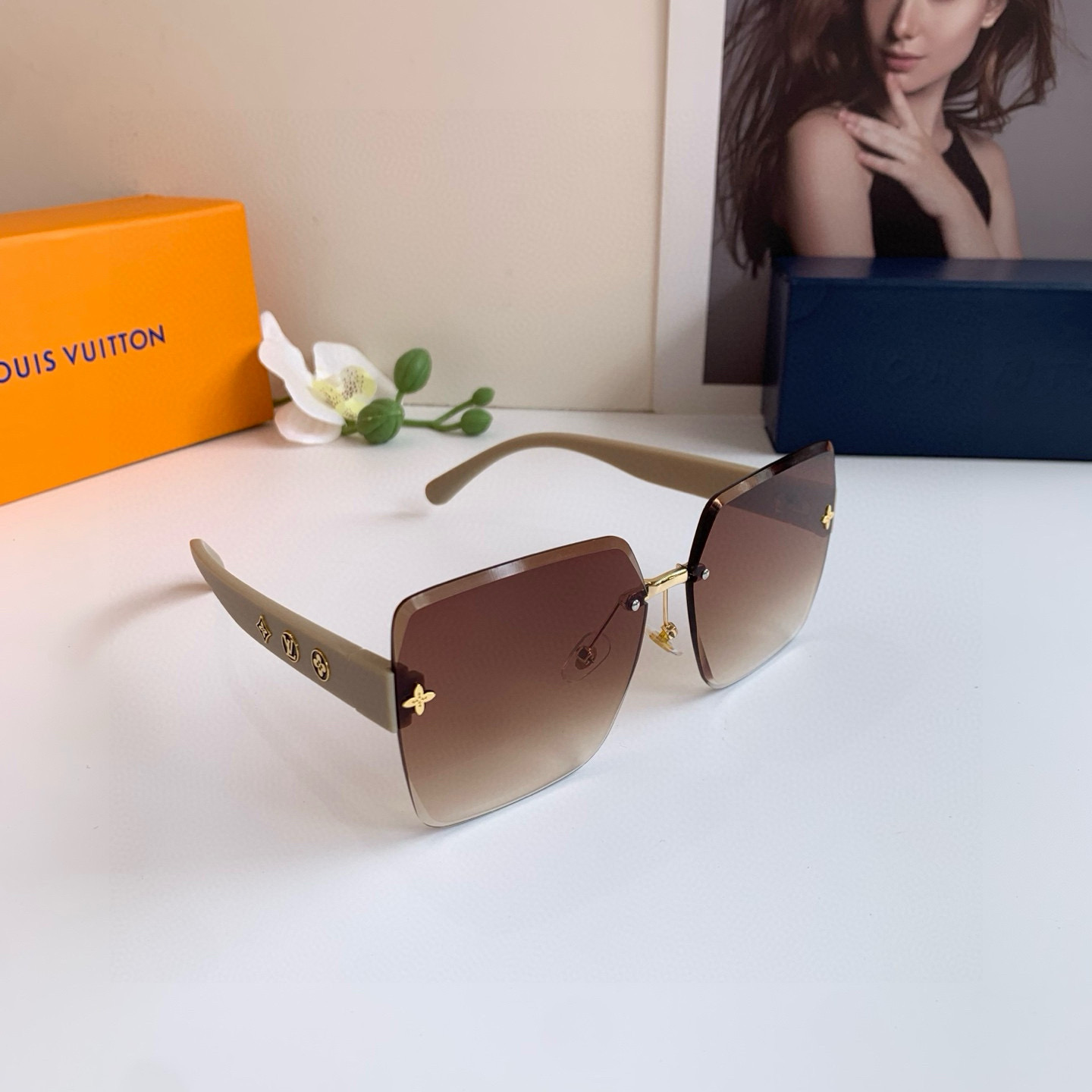 [TOP] Louis Vuitton LV Sunglasses - 2 Colors