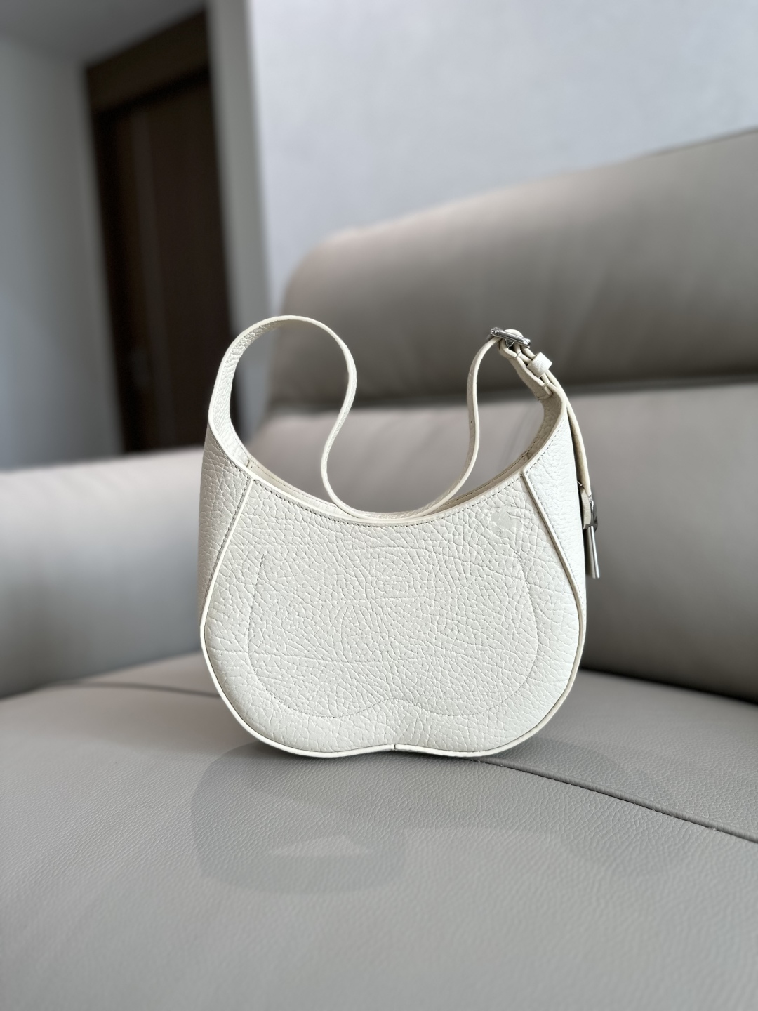 [TOP] BURBERRY Chess Shoulder Bag 23 x 4.5 x 19cm - 2 Color