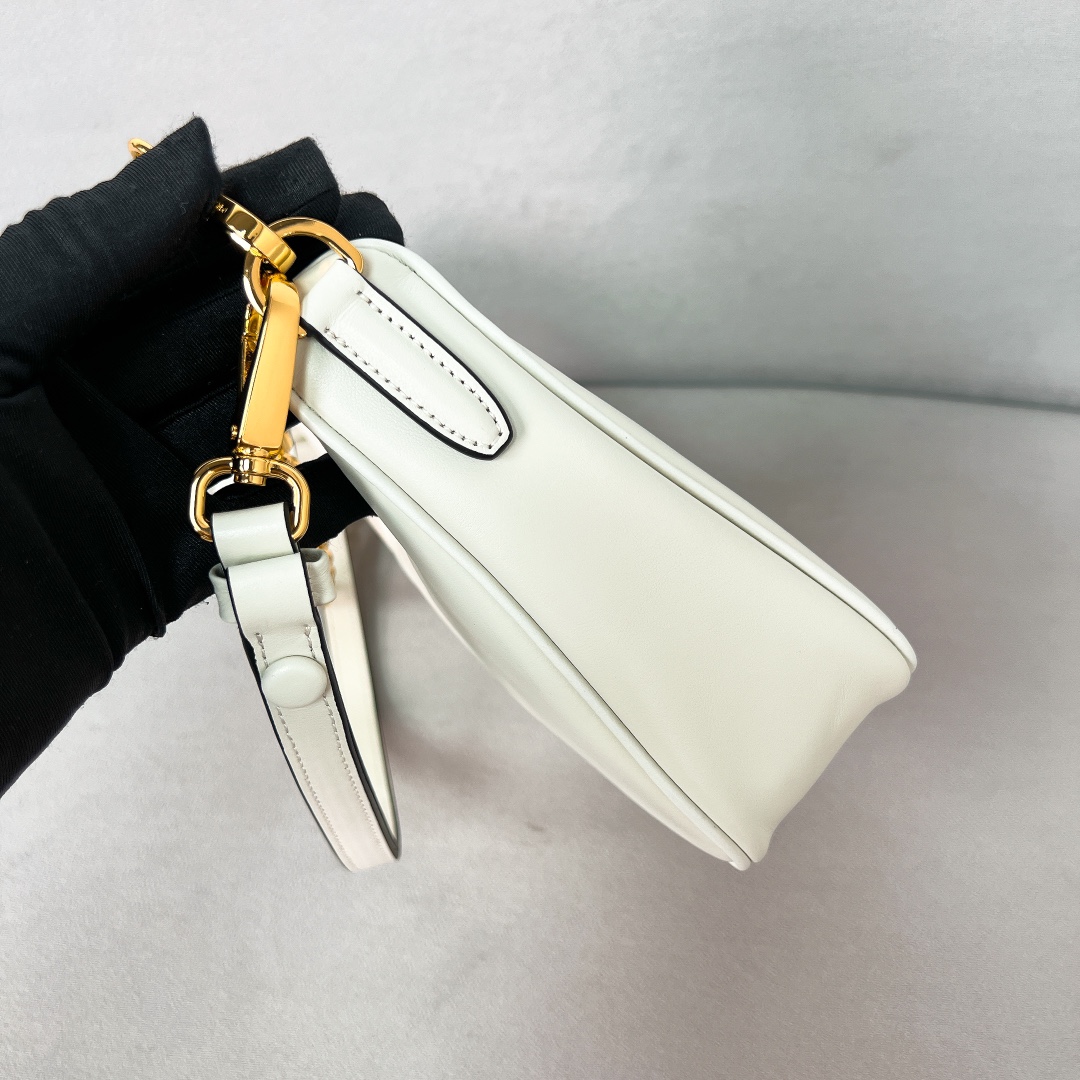 [TOP] PRADA Re-Edition 2005 Hobo Bag Cowhide 23x17x6.5cm - 2 Color