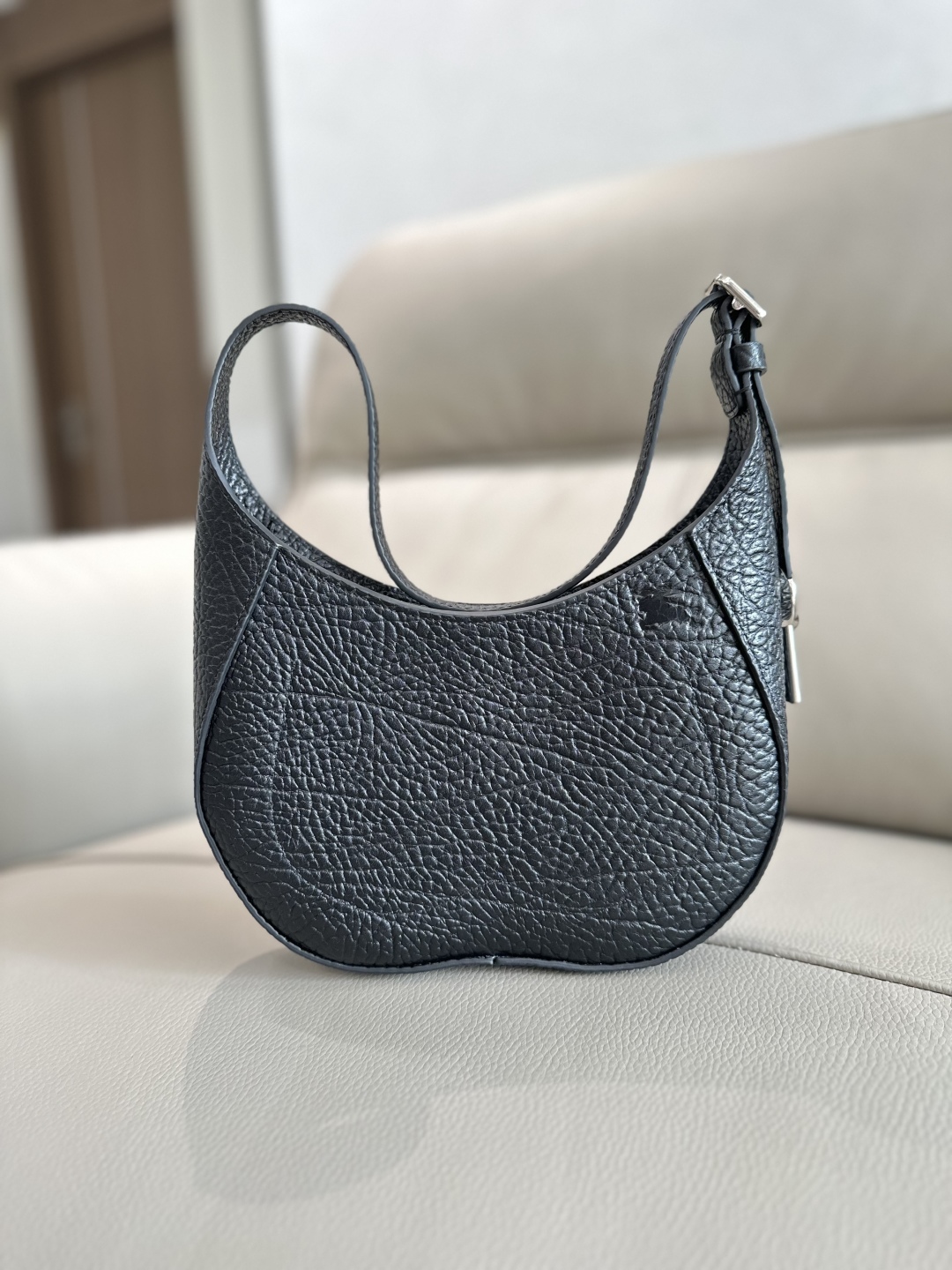 [TOP] BURBERRY Chess Shoulder Bag 23 x 4.5 x 19cm - 2 Color