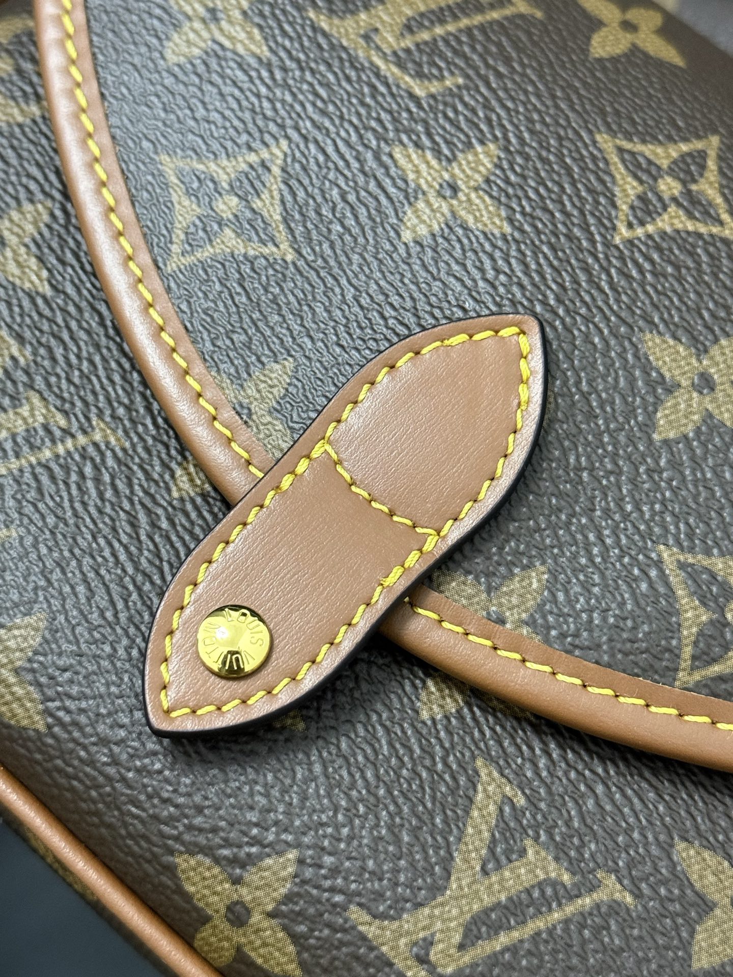 [TOP] Louis Vuitton LV Duo BB Waist Bag 14 x 6 x 19 cm - Brown