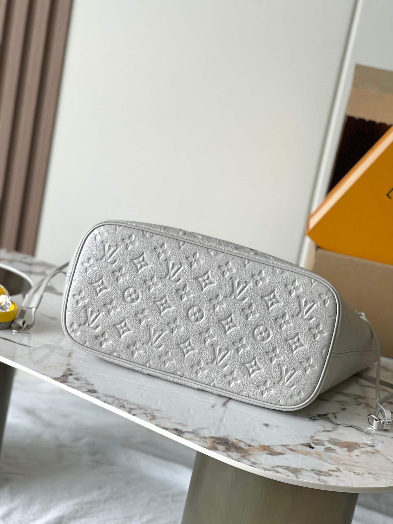 [TOP] Louis Vuitton LV Neverfull 28 x 14 x 31 cm - Milky