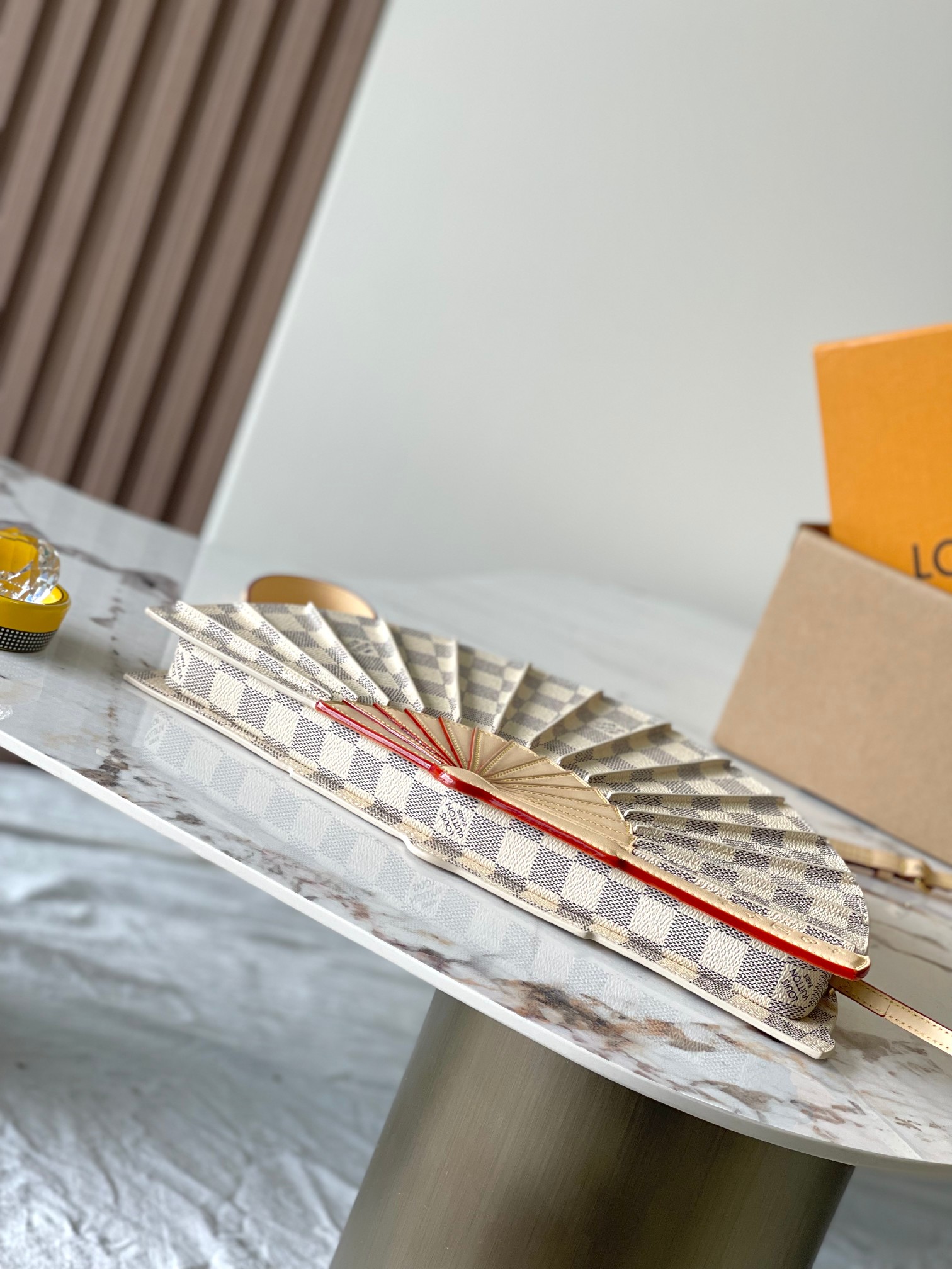 [TOP] Louis Vuitton LV Monogram Fan Handbag 19*6*37cm - White