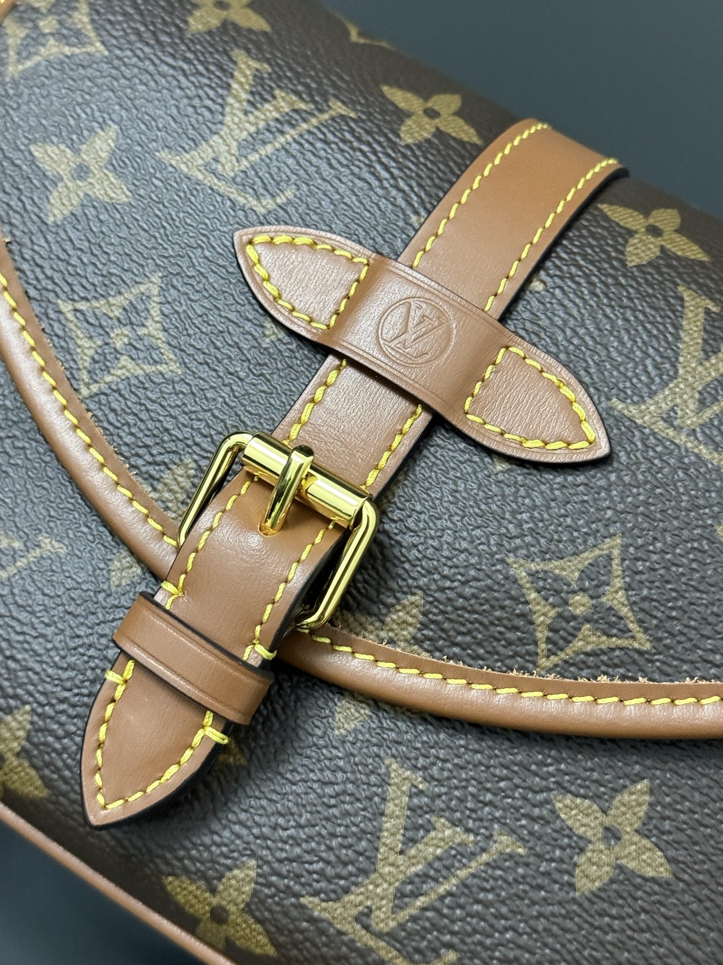 [TOP] Louis Vuitton LV Duo BB Waist Bag 14 x 6 x 19 cm - Brown