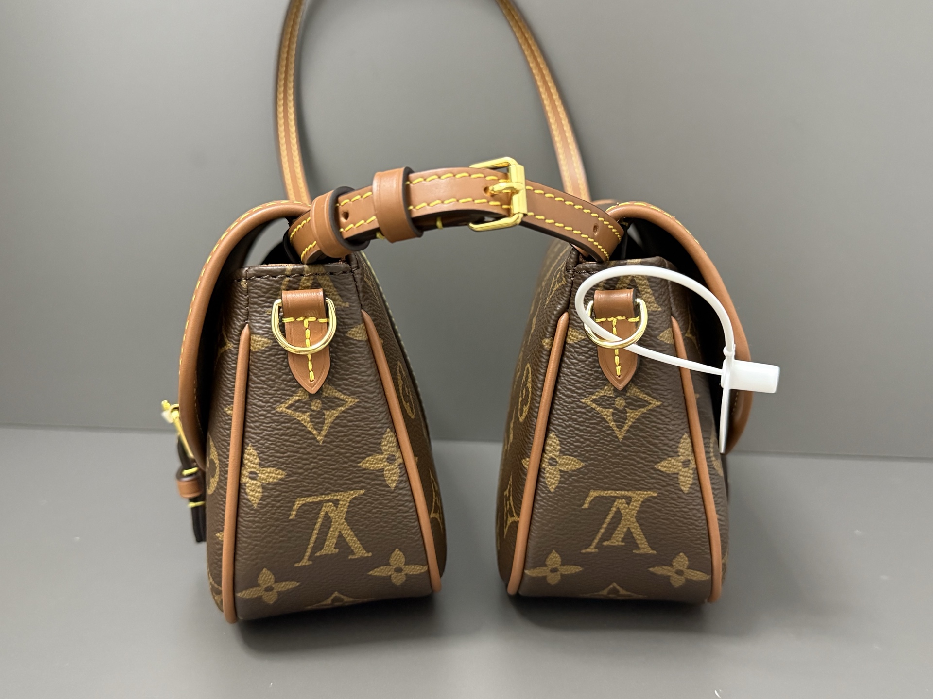 [TOP] Louis Vuitton LV Duo BB Waist Bag 14 x 6 x 19 cm - Brown