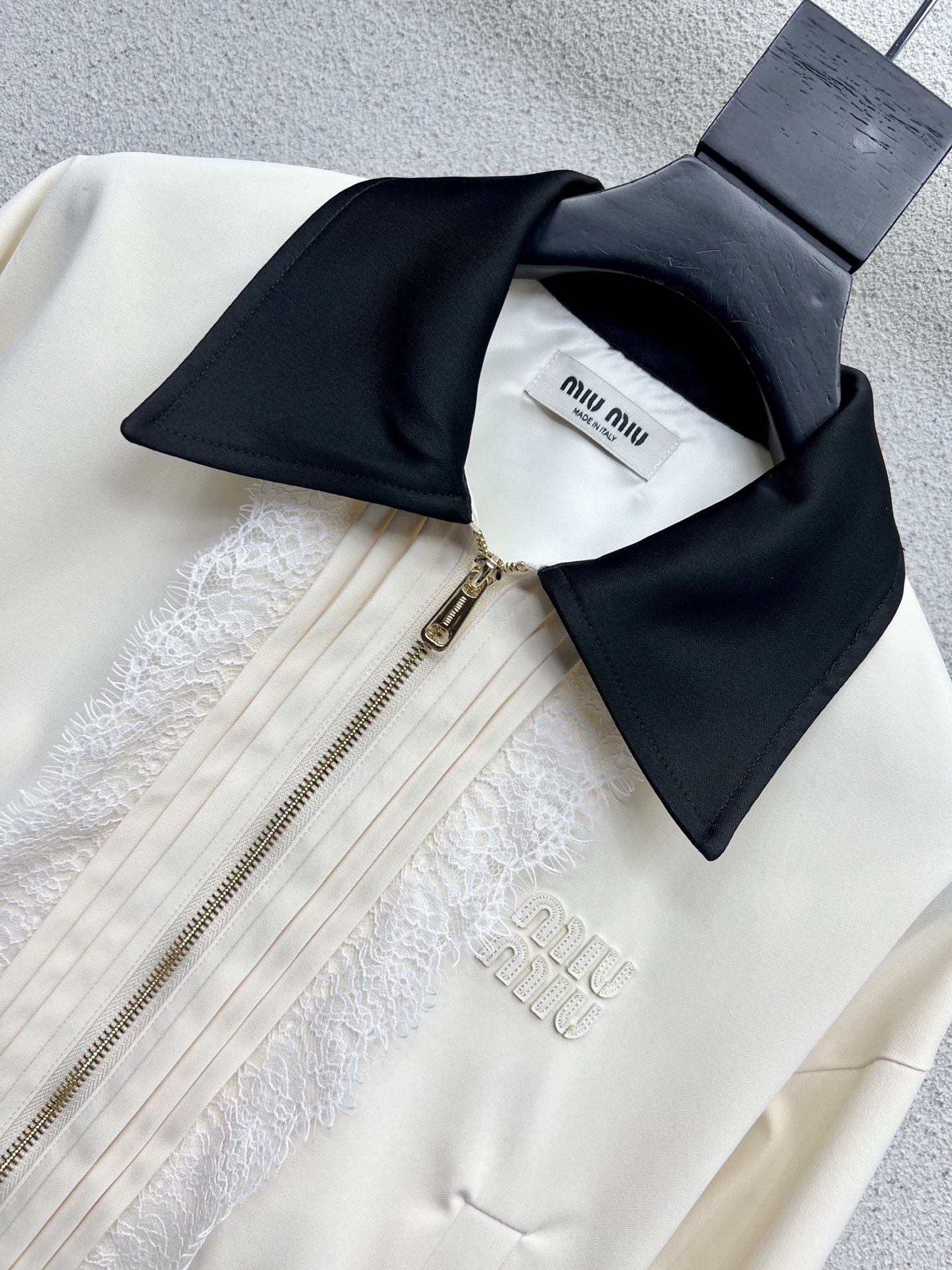 [TOP] Miu Miu Jacket  - Beige