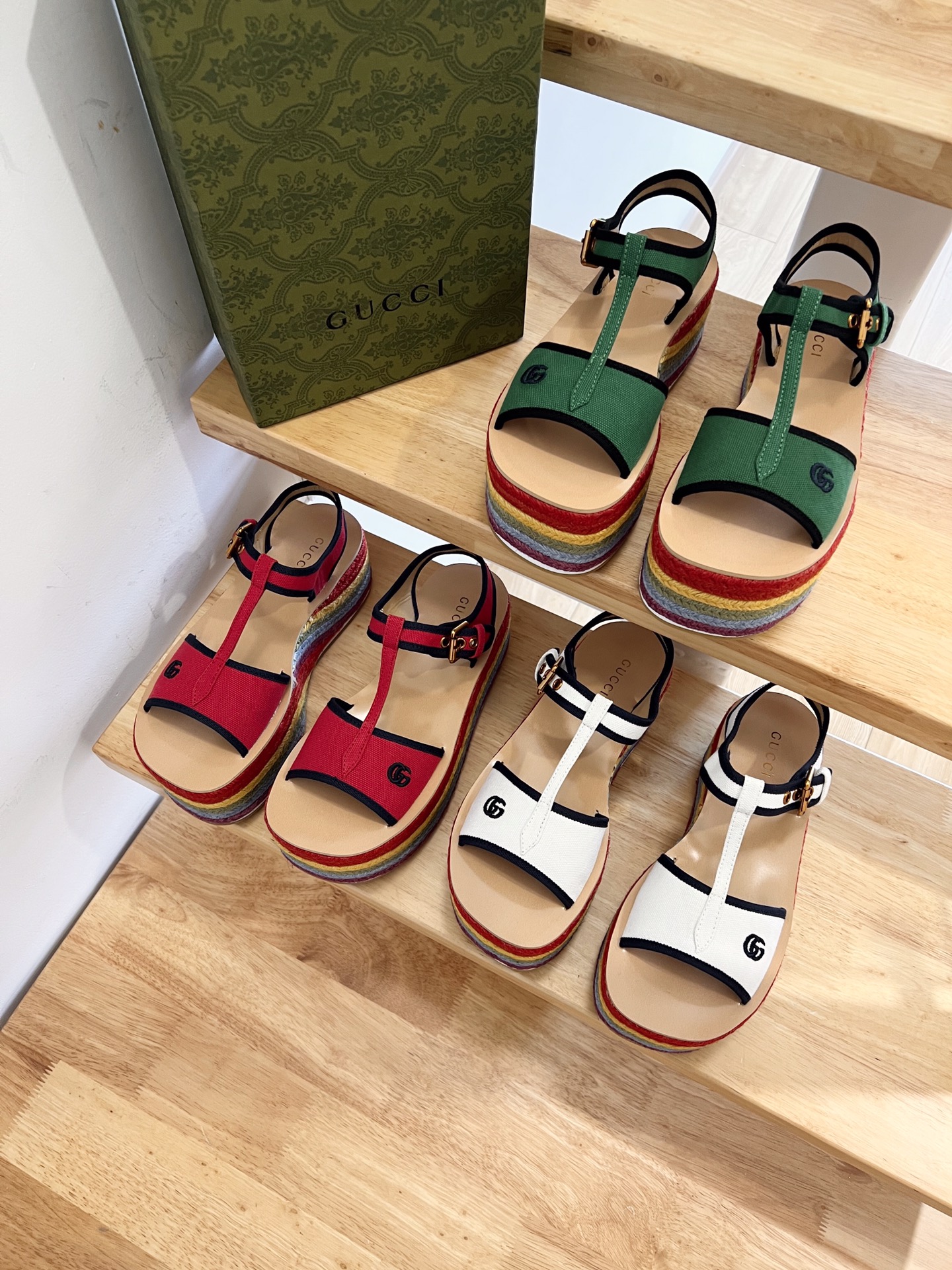 [TOP] GUCCI Straw Rainbow Platform Sandals - 3 Color