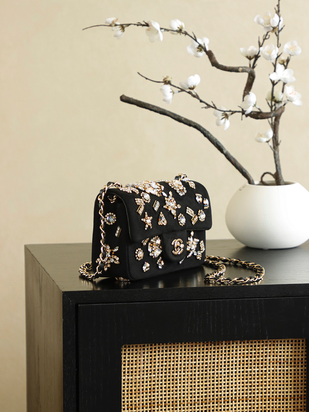 [TOP] CHANEL Classic Flap Bag Embroidery 10x20x7cm - Black