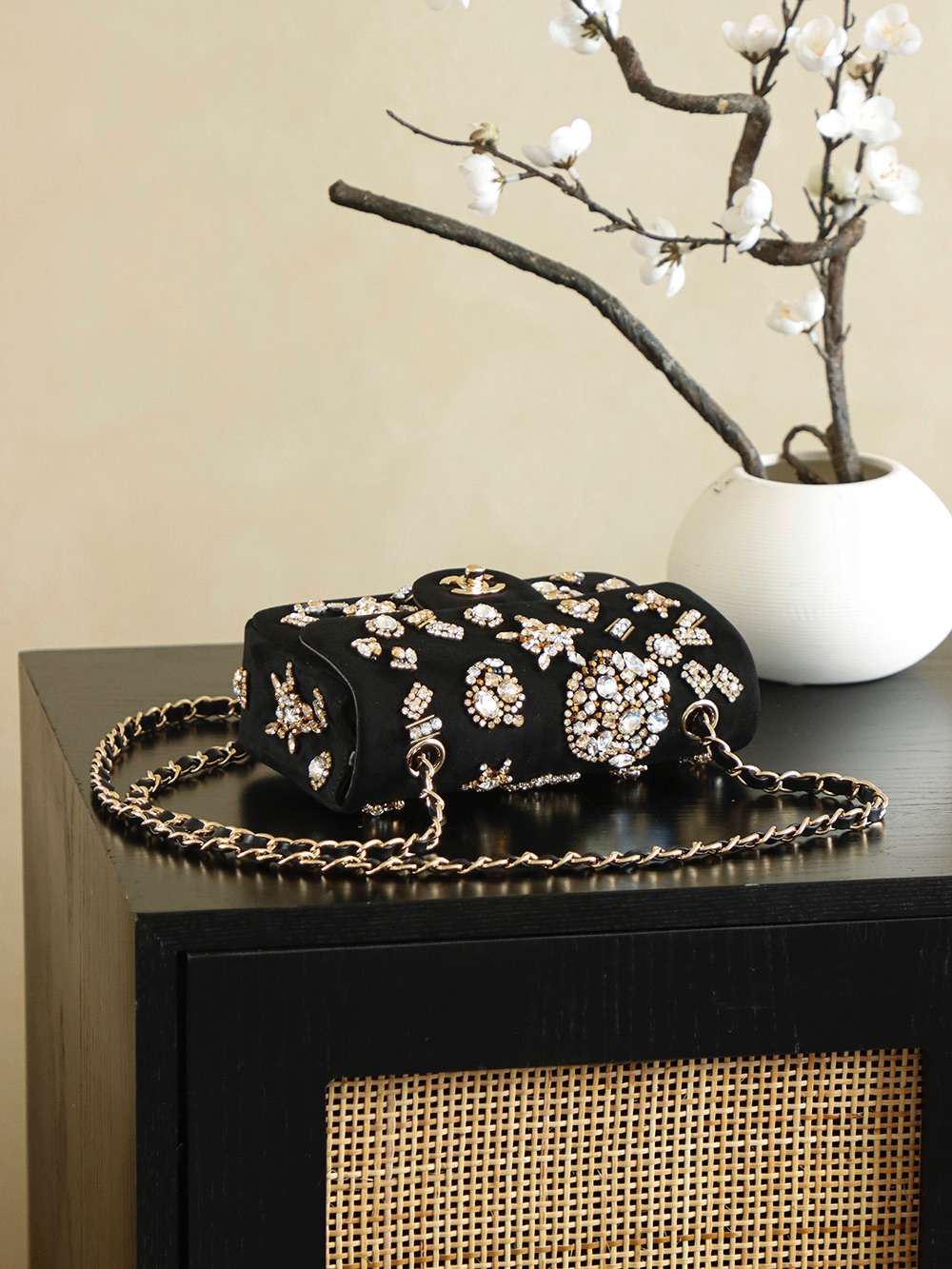 [TOP] CHANEL Classic Flap Bag Embroidery 10x20x7cm - Black