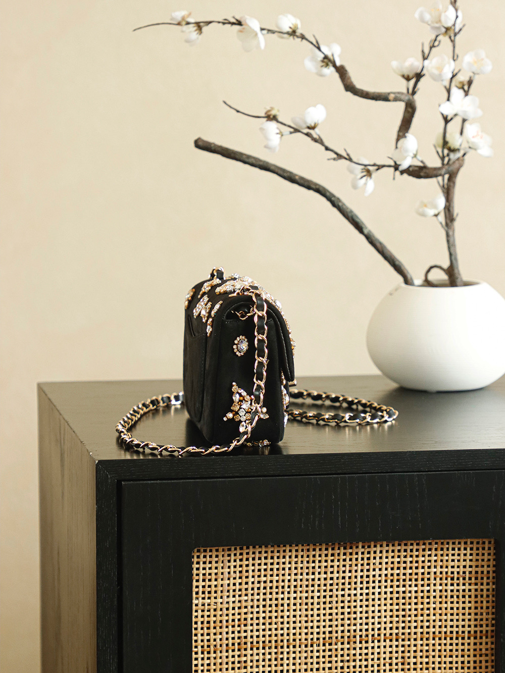 [TOP] CHANEL Classic Flap Bag Embroidery 10x20x7cm - Black