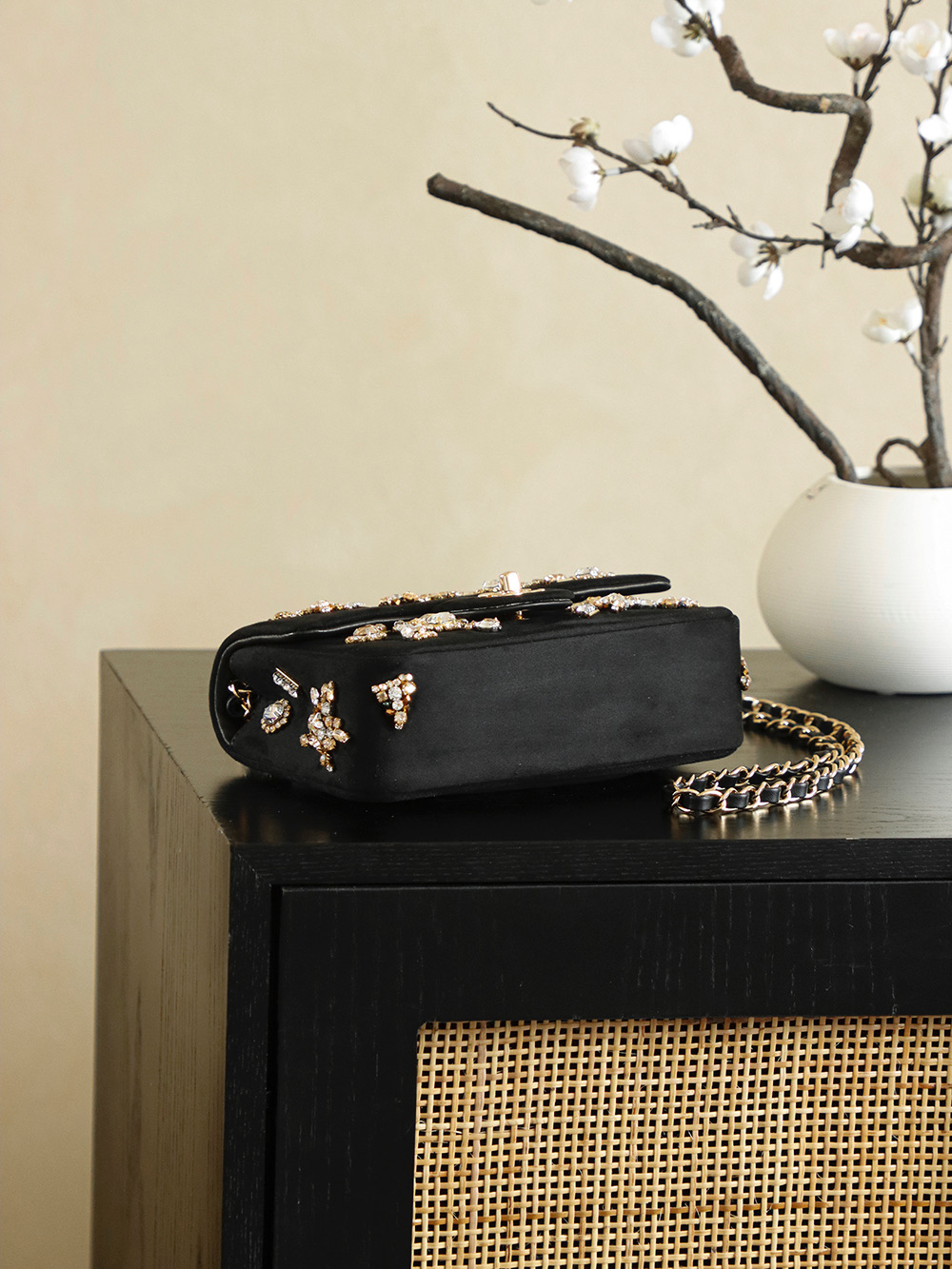 [TOP] CHANEL Classic Flap Bag Embroidery 10x20x7cm - Black