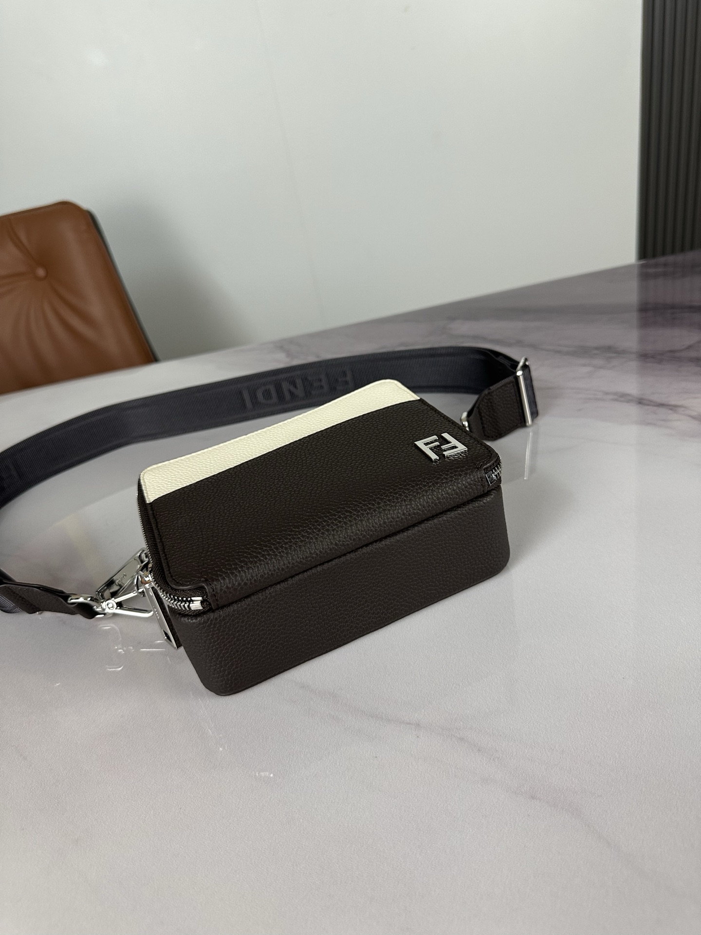 [TOP] FENDI Men's Commuting Bags - White