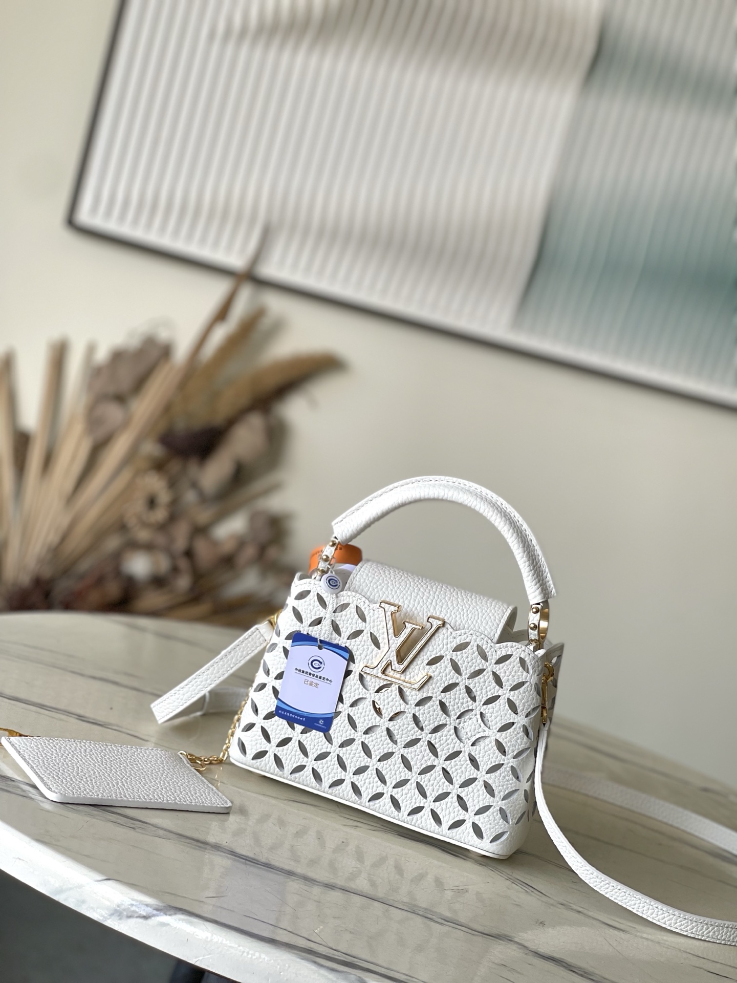 [TOP] Louis Vuitton LV Capucine Bag 21x8x14 cm - White