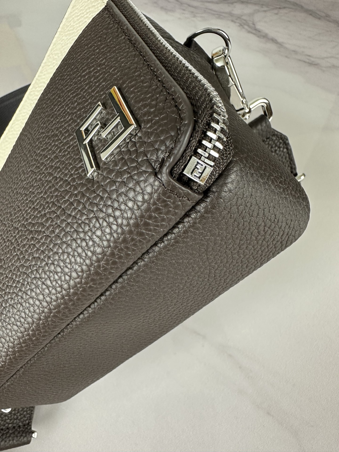 [TOP] FENDI Men's Commuting Bags - White