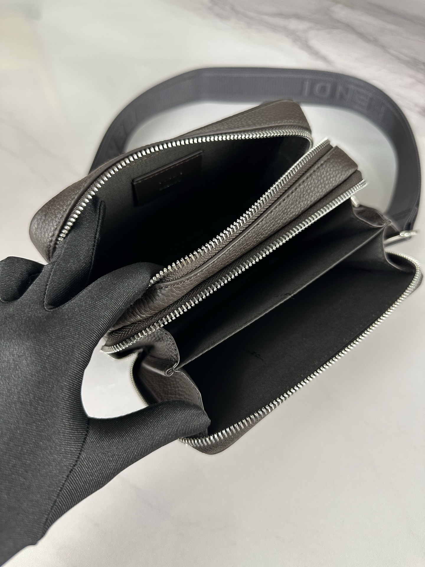 [TOP] FENDI Men's Commuting Bags - White