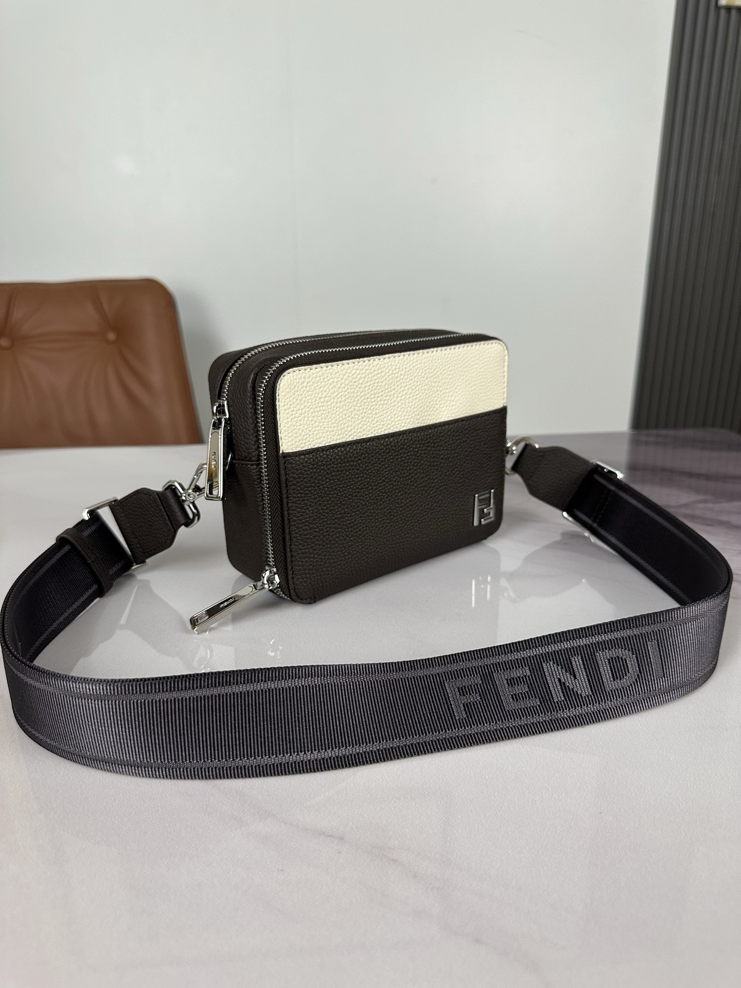 [TOP] FENDI Men's Commuting Bags - White