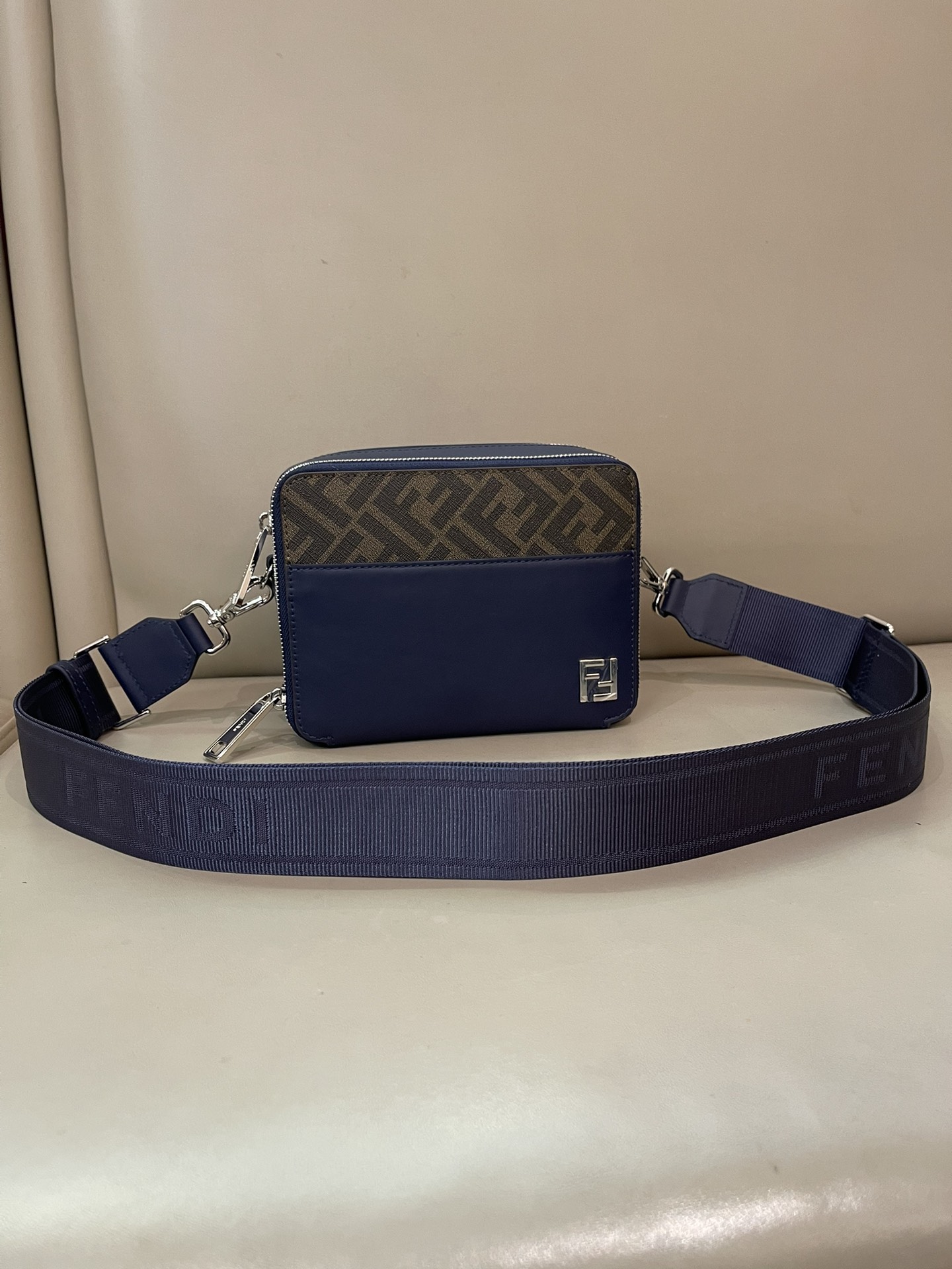 [TOP] FENDI Men's Commuting Bags - 2 Colors