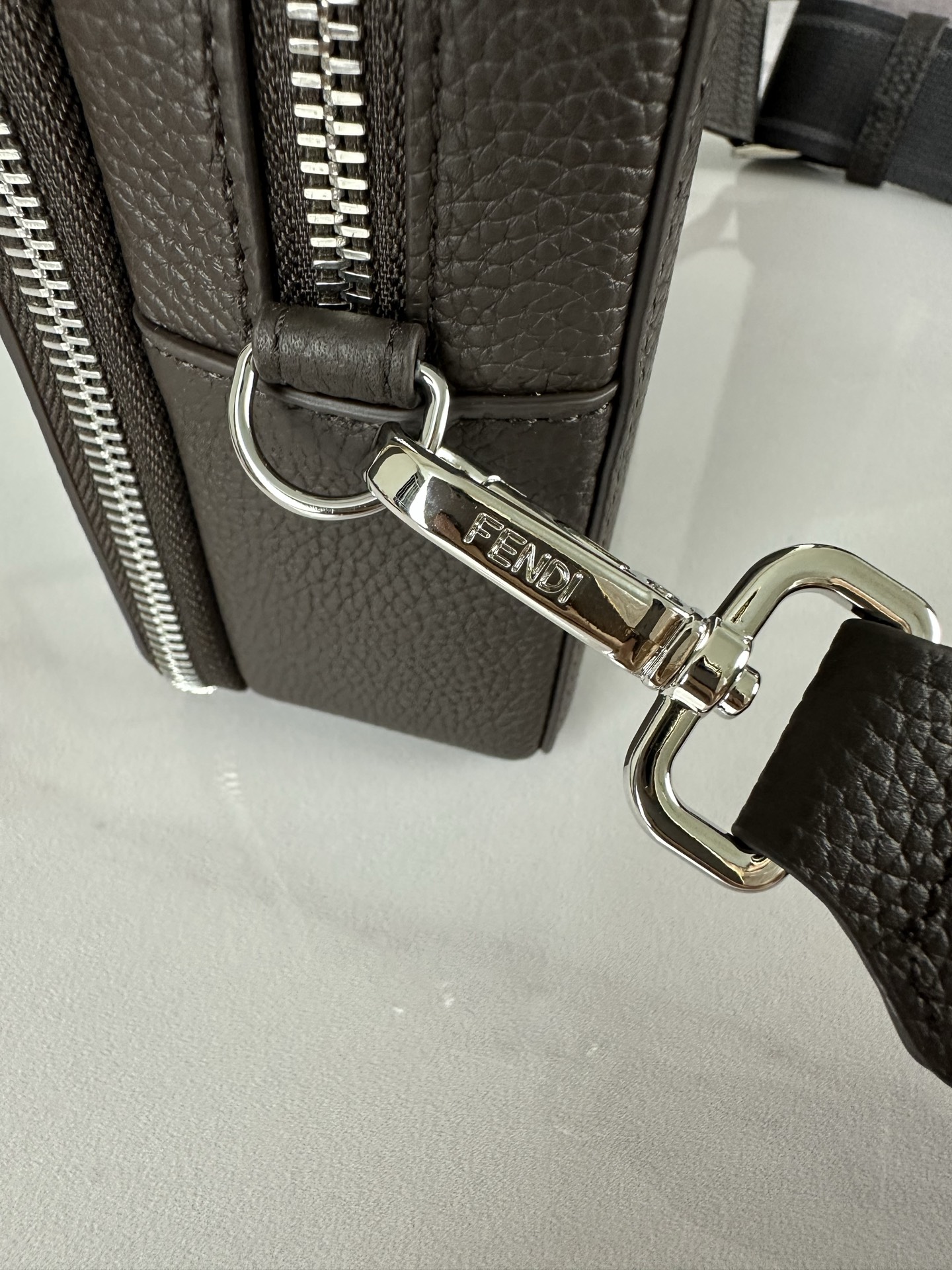 [TOP] FENDI Men's Commuting Bags - White