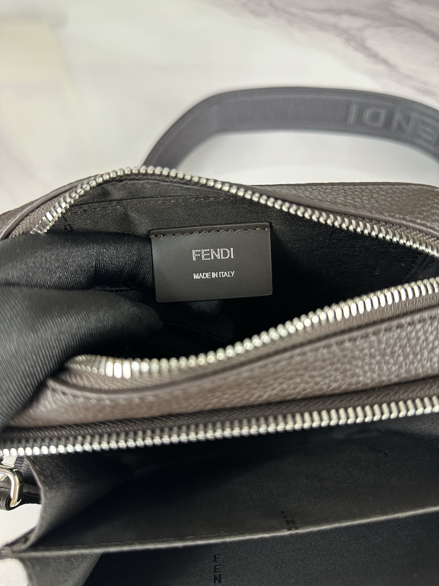 [TOP] FENDI Men's Commuting Bags - White
