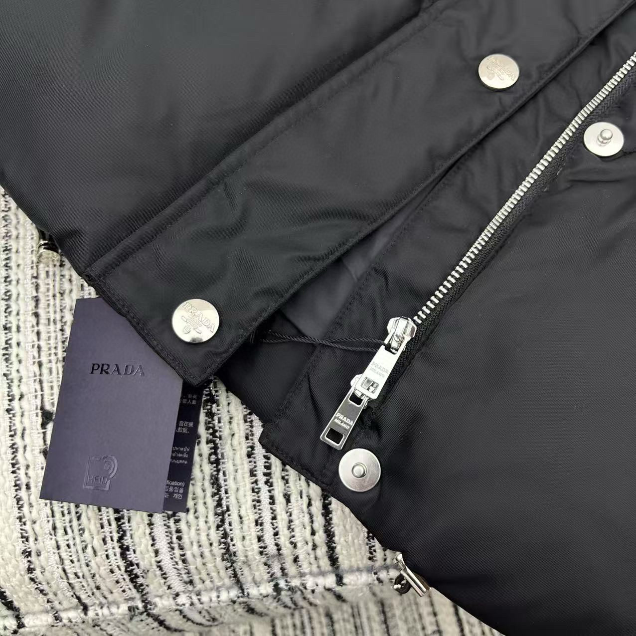 [TOP] Prada Down Jacket - Black
