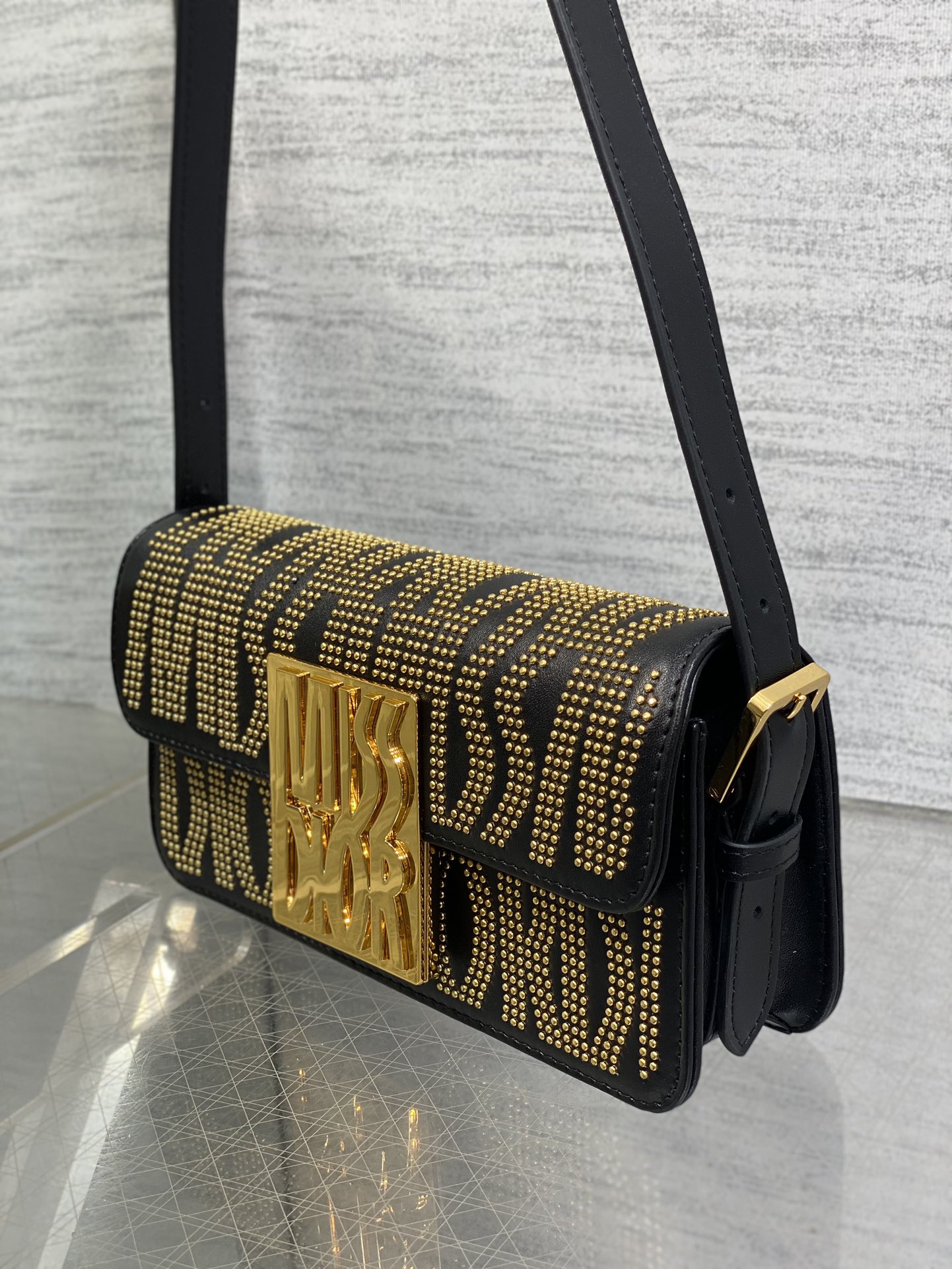 [TOP] Christian Dior Miss Dior Flap Bag 22 x 11 x 6cm - Black and Gold